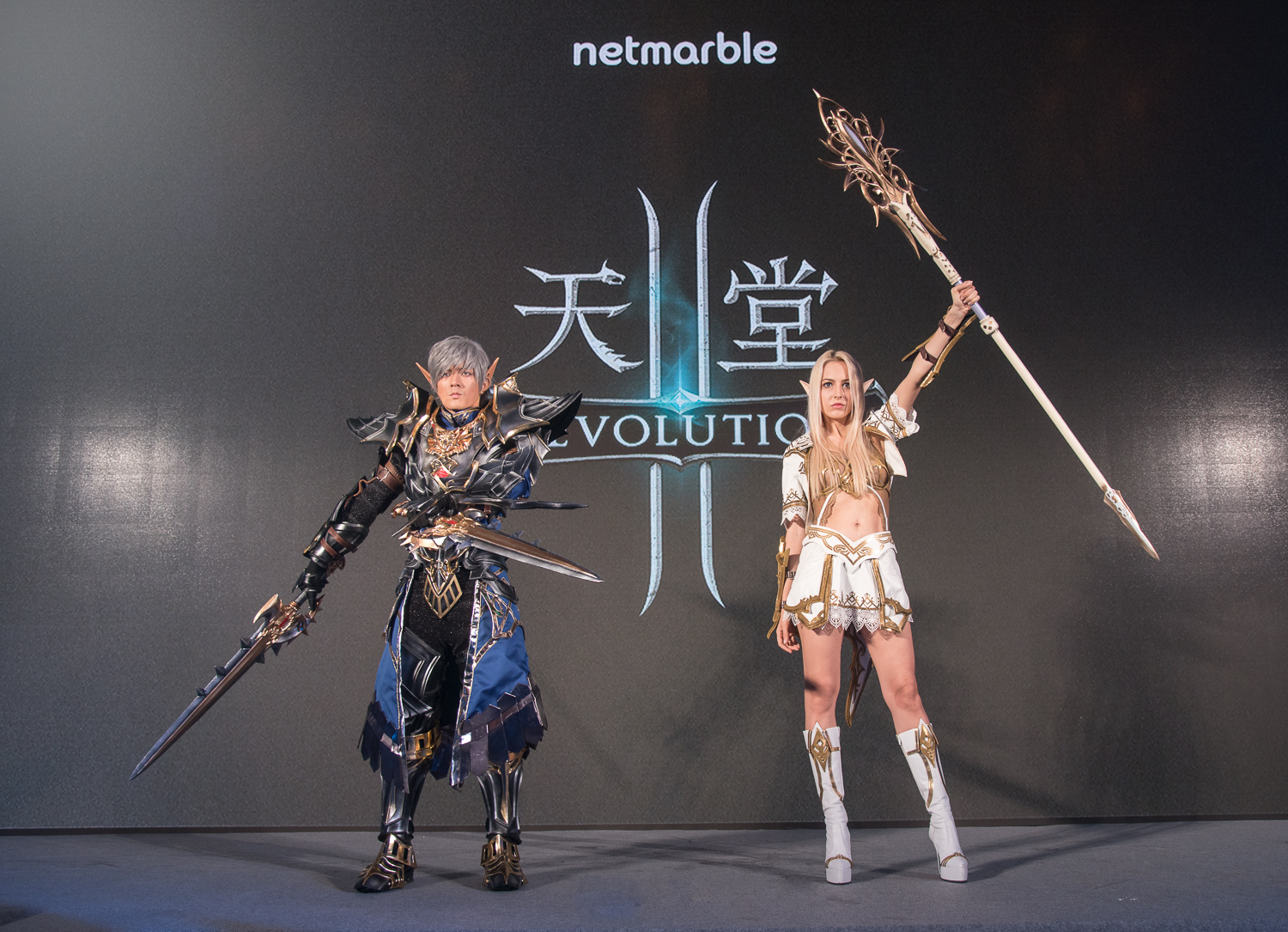 巨大舞台專為此刻布置