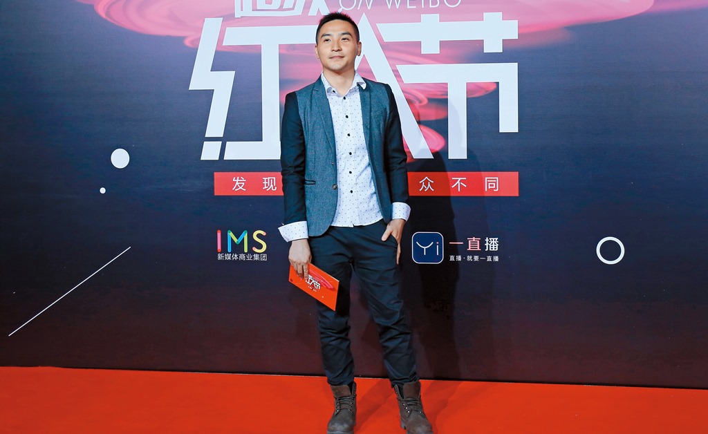 谷阿莫出道3年，已是年營收高達2,500萬的「知識糖果數位社群媒體公司」CEO。（翻攝自微博）