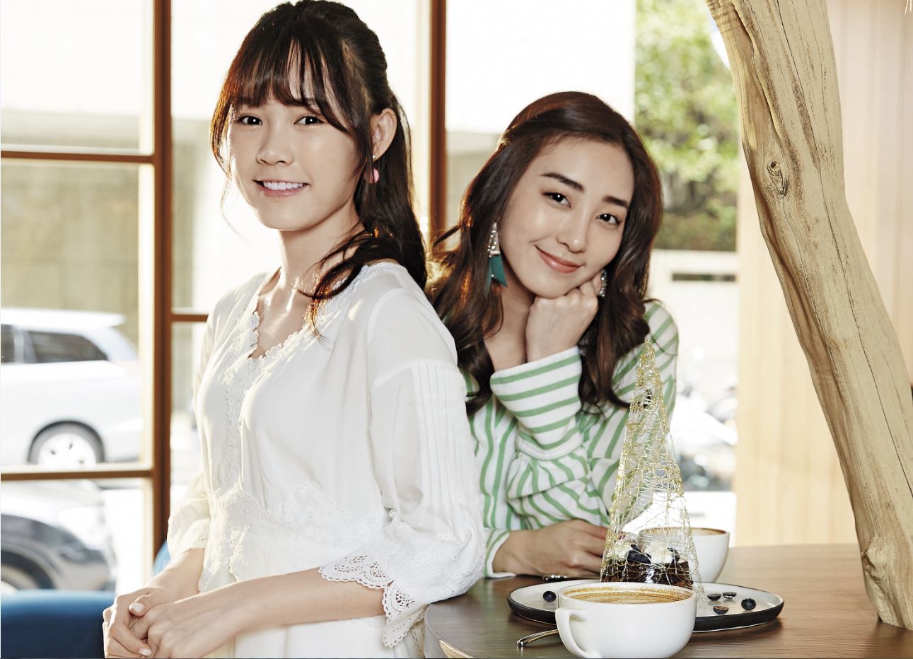 吳心緹（左）跟席惟倫（右）因合作而結緣，兩人不時相約尋找美味特色餐廳，一起大快朵頤。