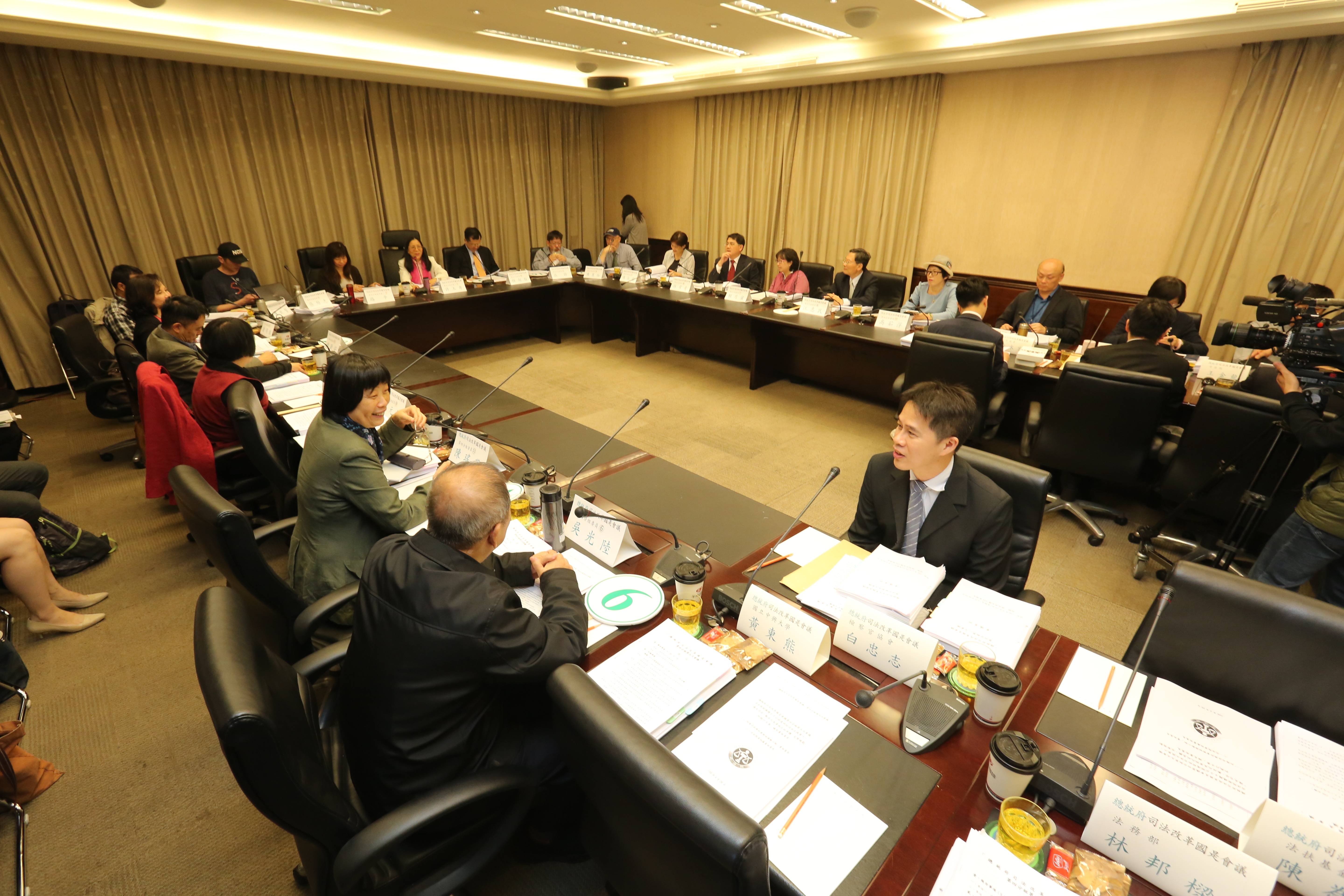 國是司改會議第2分組今天召開第6次會議，會中並研議建立律師專業分科制度，對不適任律師應落實律師懲戒及淘汰制度，律師亦應從事一定公益服務，可促成律師更加專業化。