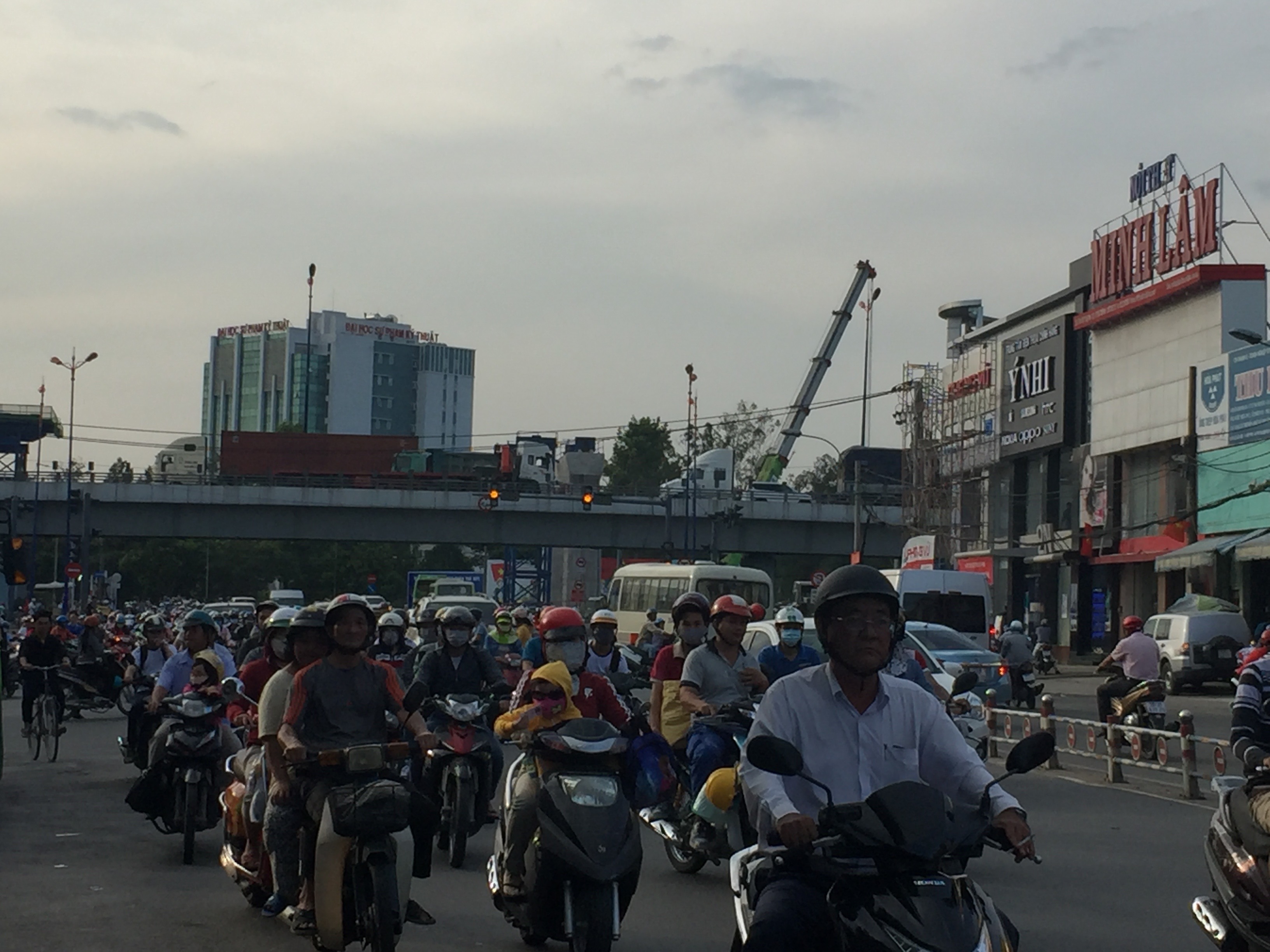 胡志明的機車大軍。