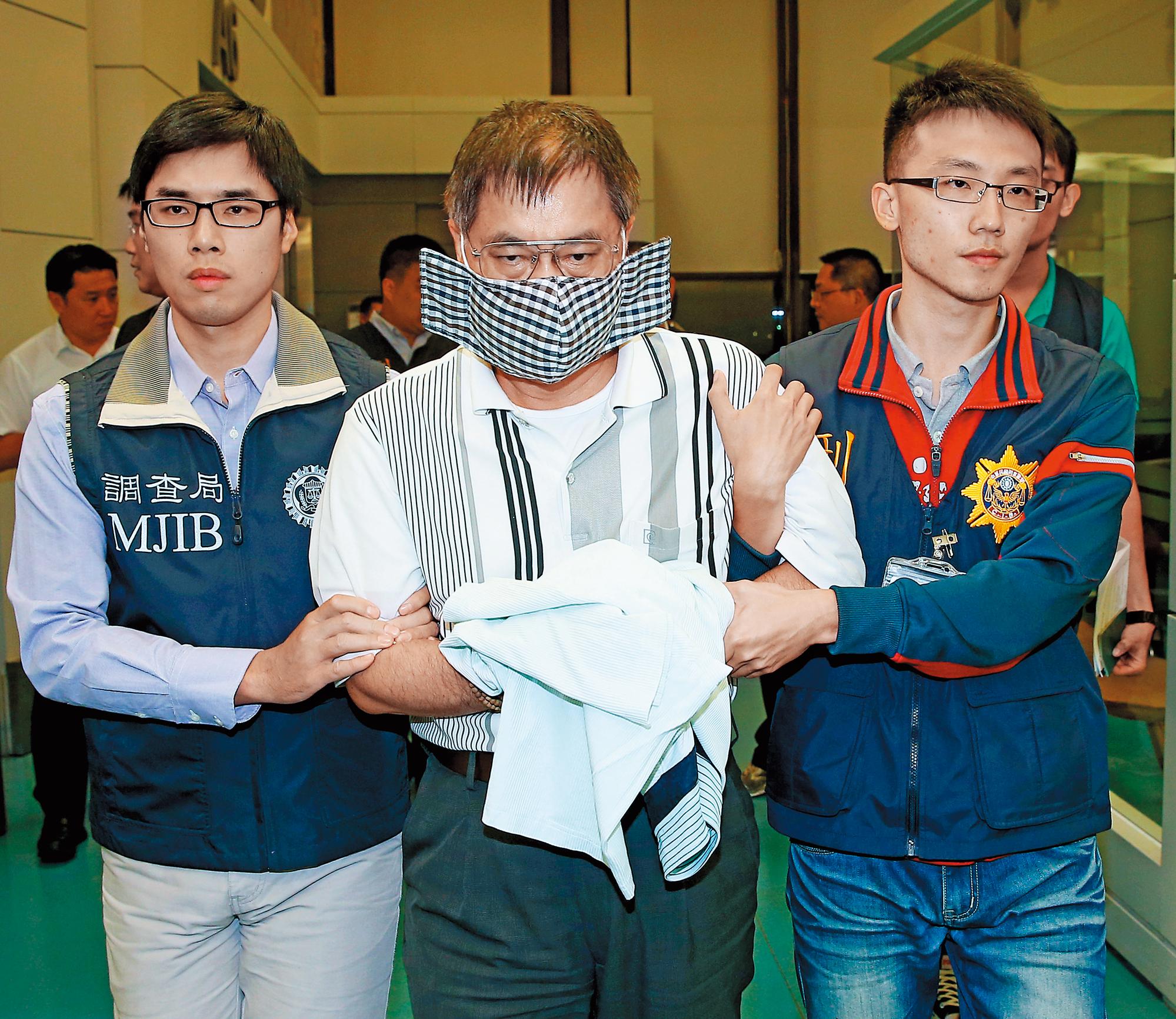 張宗保(中)一度潛逃赴越南,後來被勸說返台歸案。(聯合知識庫)