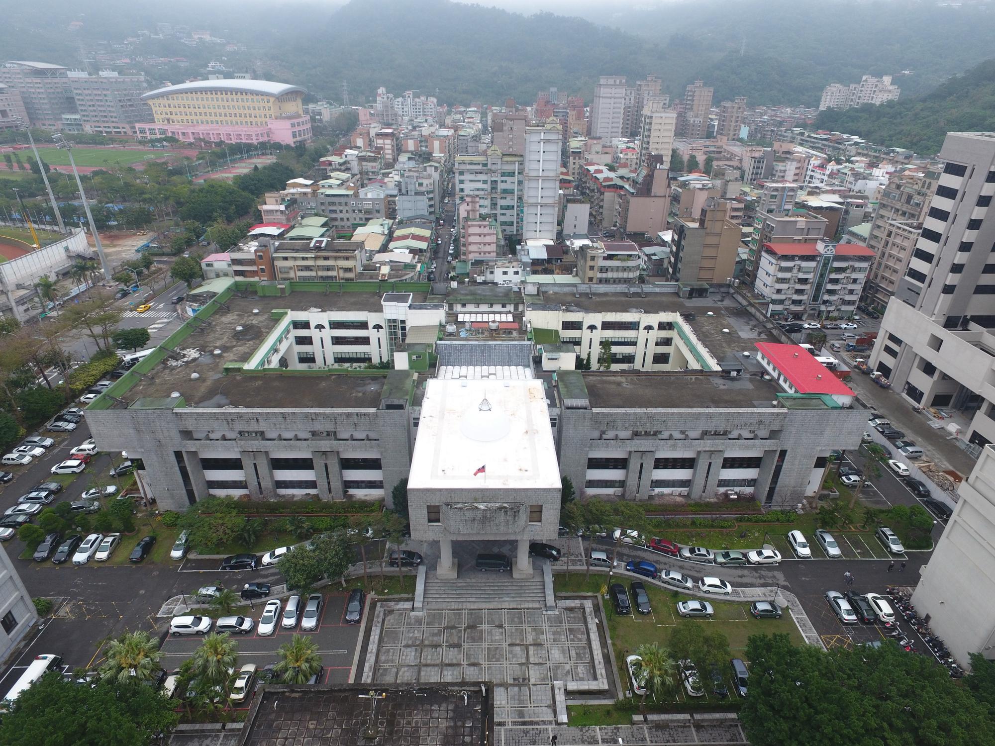 台北地院在30年前成立了士林分院(現在為士林地院)，短短200公尺的巷弄間，陸續進駐了20多家律師及代書事務所。