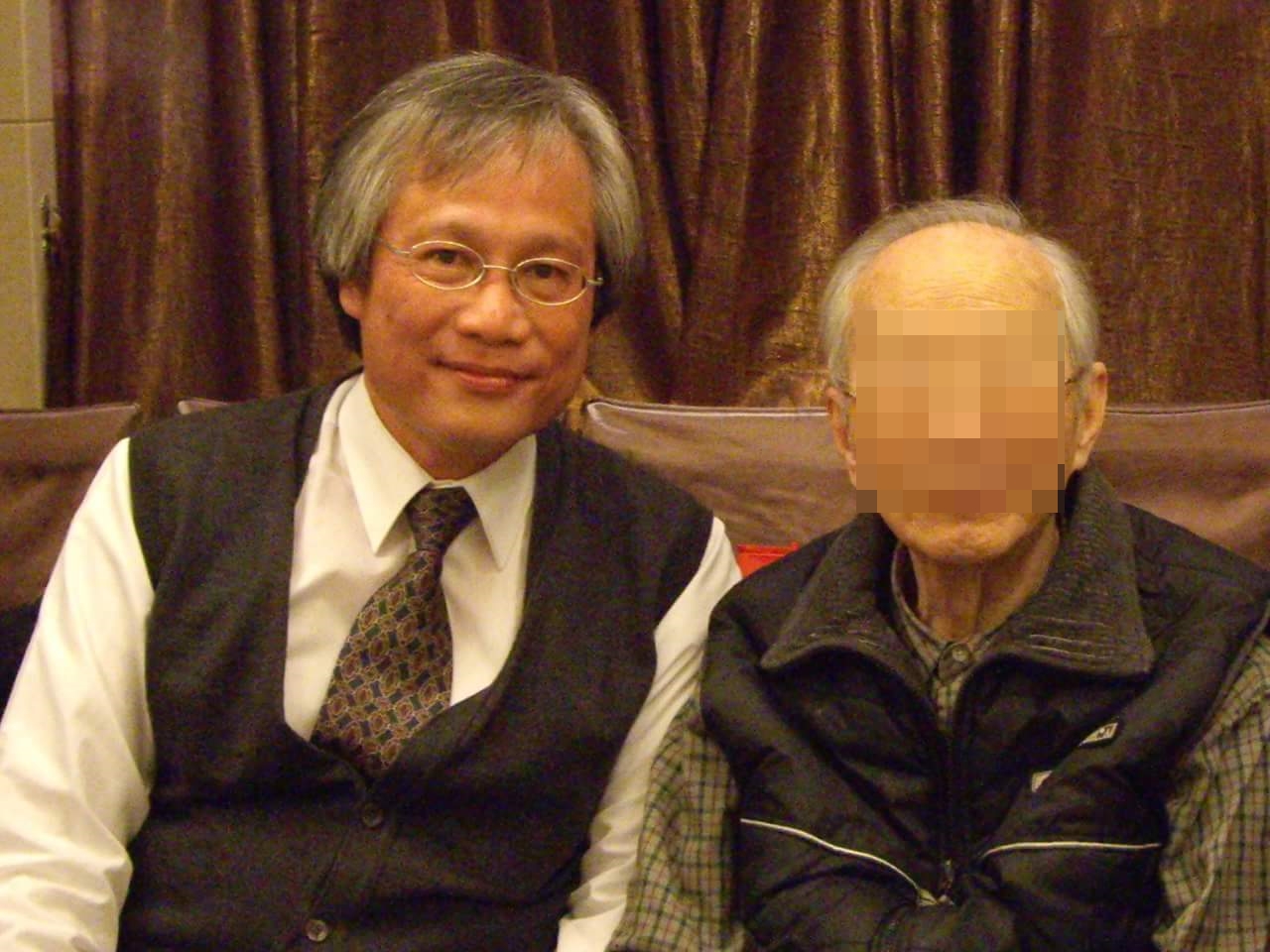 江家人對陳金標的辯護律師陳達成（左）起了疑心，質疑雙方關係不單純。