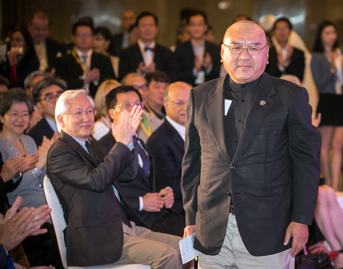 一筆8,000萬元保釋金，不僅讓東森集團總裁王令麟感激員工借錢之情，更感念潤泰集團總裁尹衍樑伸出援手。