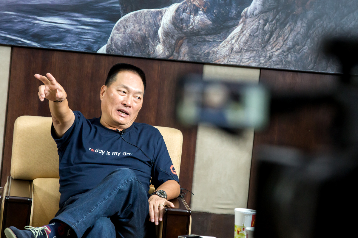 曾任三屆立委、國民黨黨員的王令麟，談起政治人物也暢所欲言，對國民黨恨鐵不成鋼。