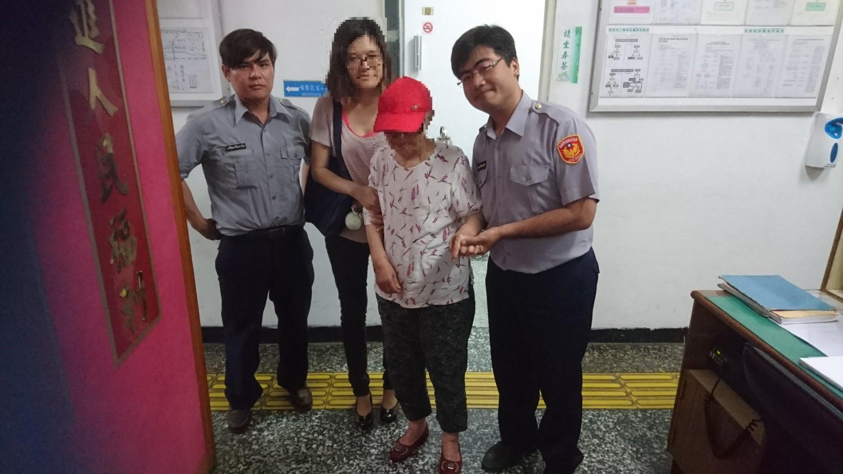 9旬呂婦搭車到淡水河打算尋短，在員警苦勸下才放棄尋死念頭，和孫女一同返家。