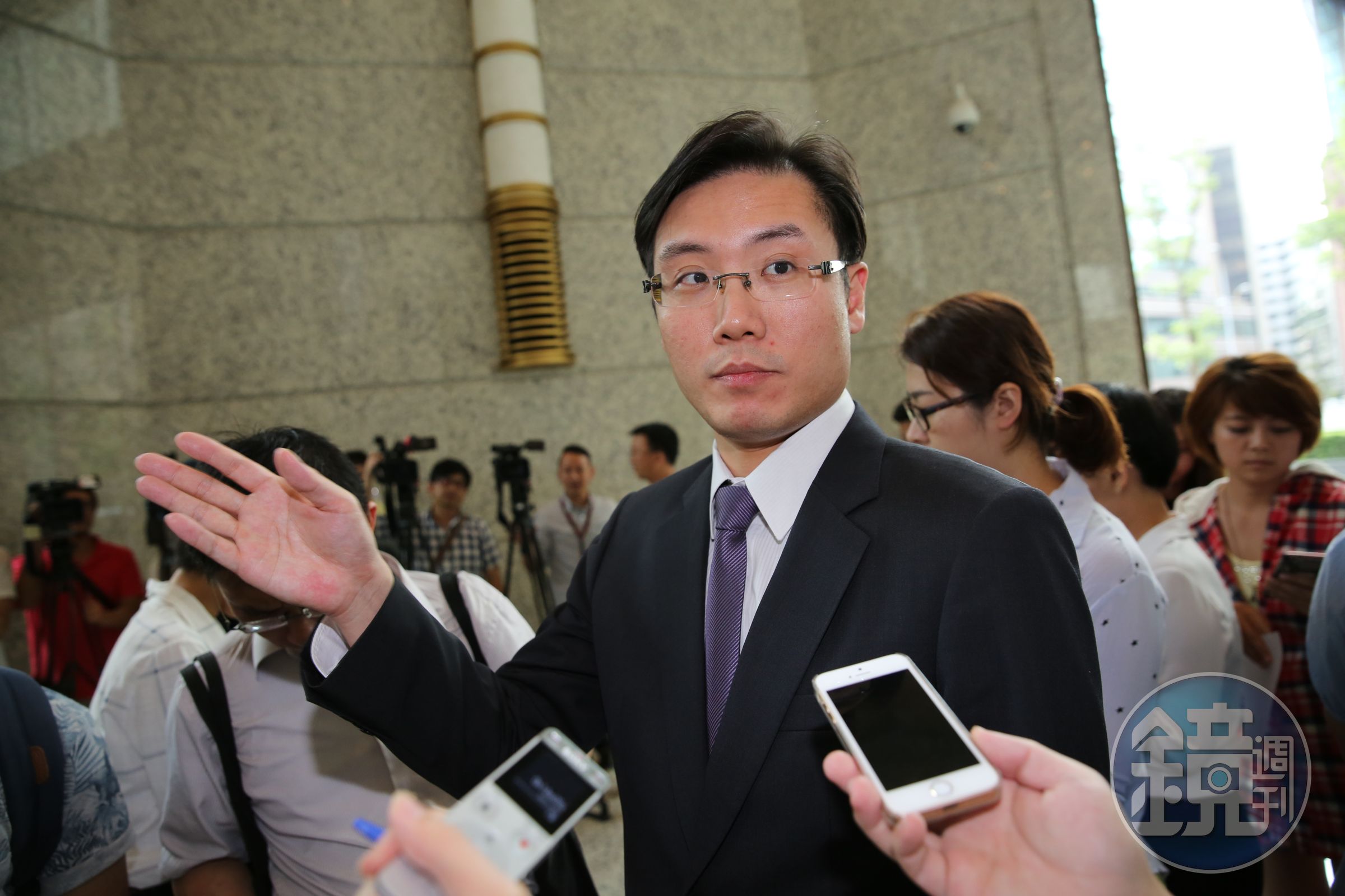 針對柯P批評「太高調」，遠雄企業團發言人楊舜欽不客氣回擊「市府太低級、太噁心」。