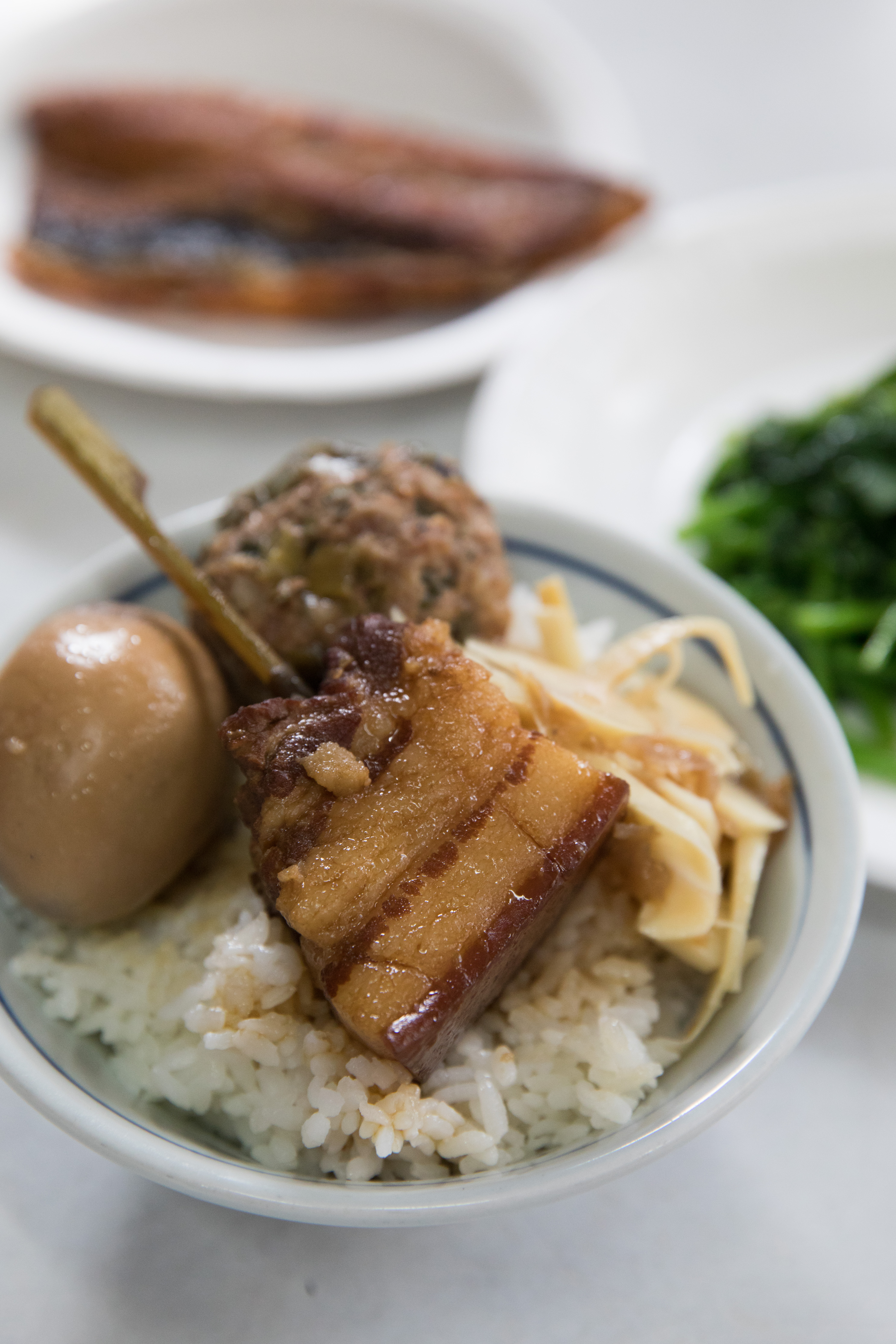 以昆布燉煮的「豬肉角煮」，跟白飯是最好的朋友。（30元／塊，每日限量20份）