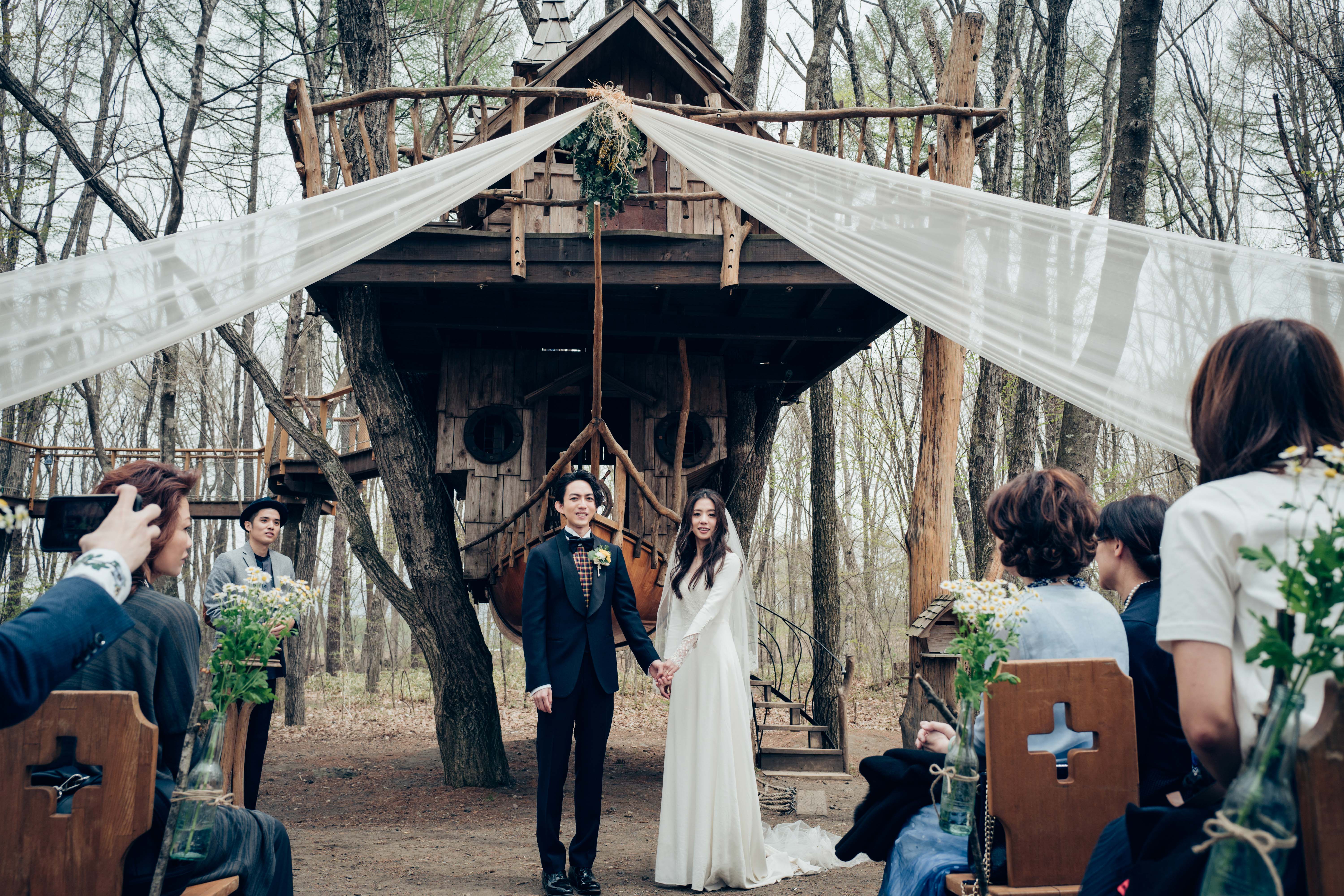 林宥嘉及丁文琪9日在日本輕井澤舉辦新婚派對，約30名親友參加，場面浪漫溫馨綠意盎然。