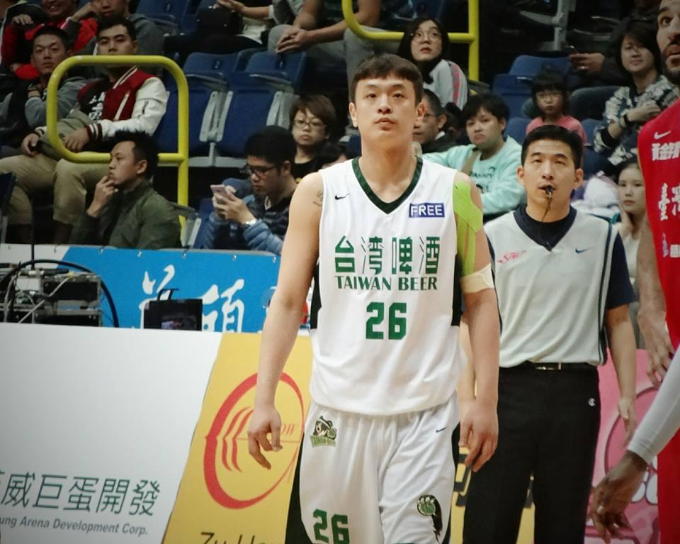 張容軒曾被踢爆趁著老婆不在家,帶著小三、小四返家過夜。
