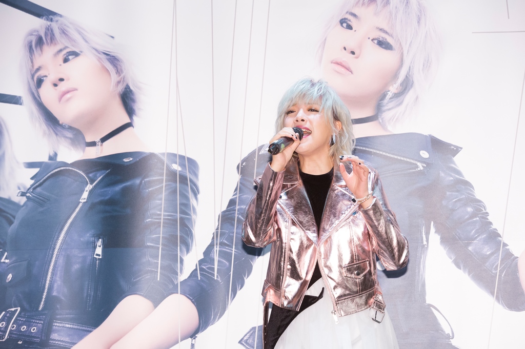 鄭興琦是選秀節目《中國夢之聲》的第三季冠軍。