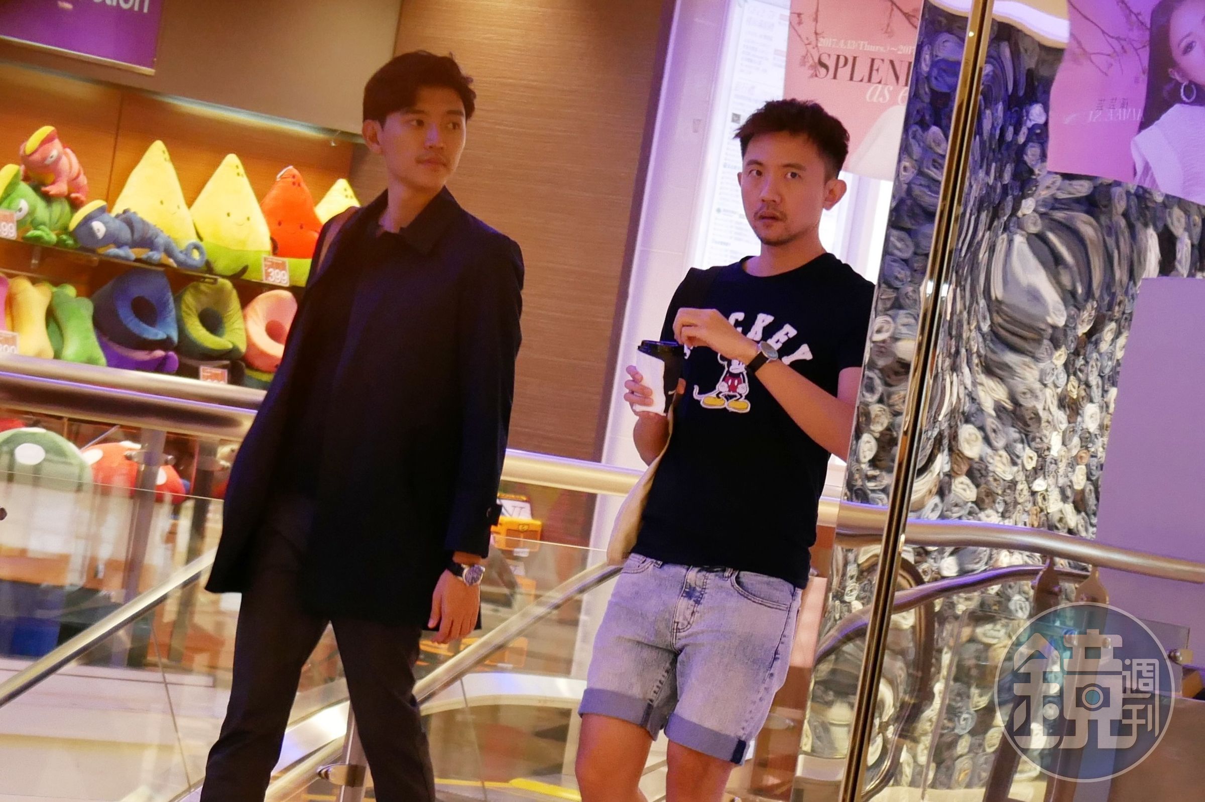 日前本刊直擊曾少宗跟新歡親暱約會並且回家，沒想到新歡被讀者起底，是旅店集團的品牌長。