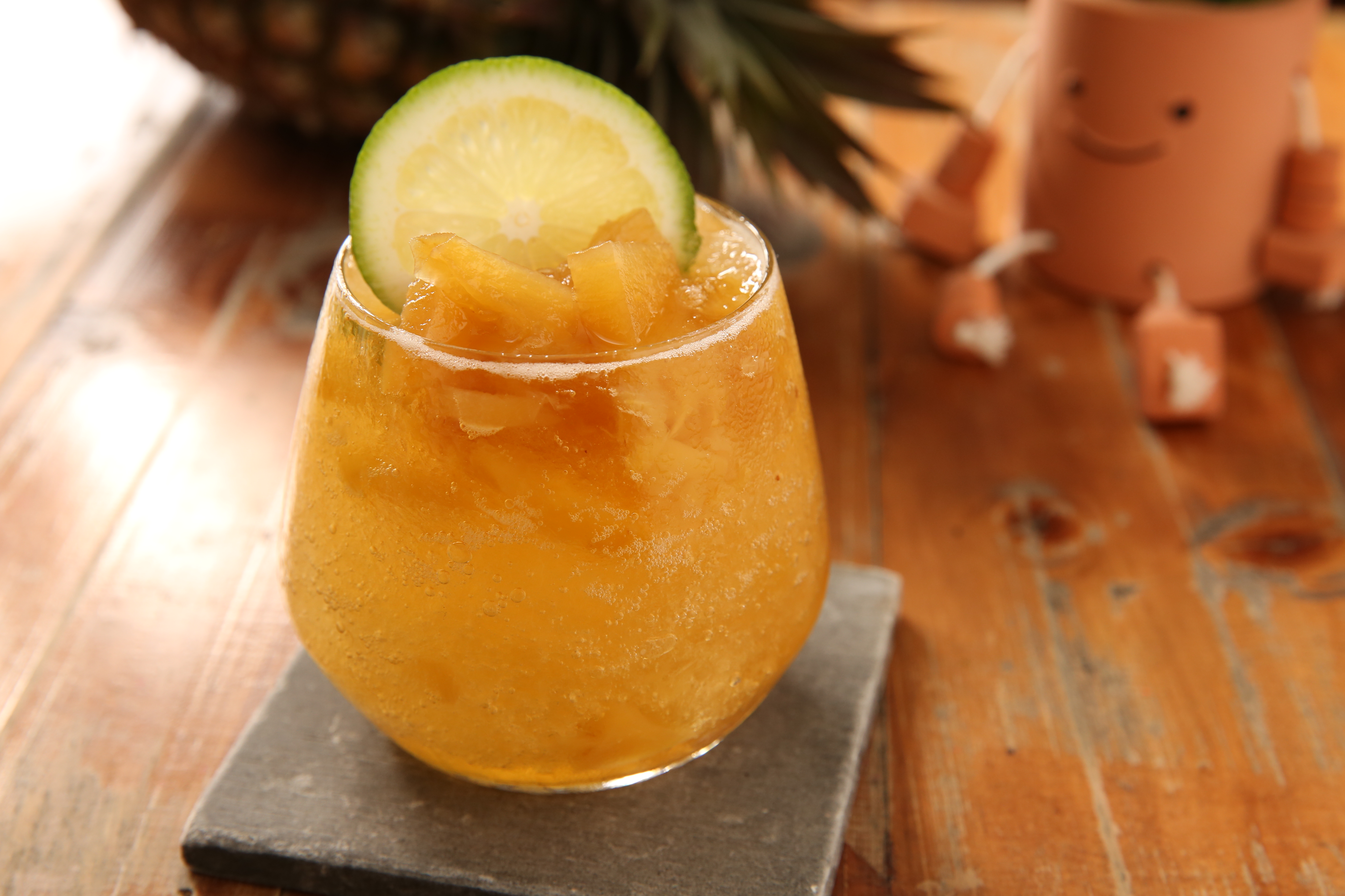 「鳳梨桔茶」甘酸冰爽，最適合台南的夏天。（45元／杯）