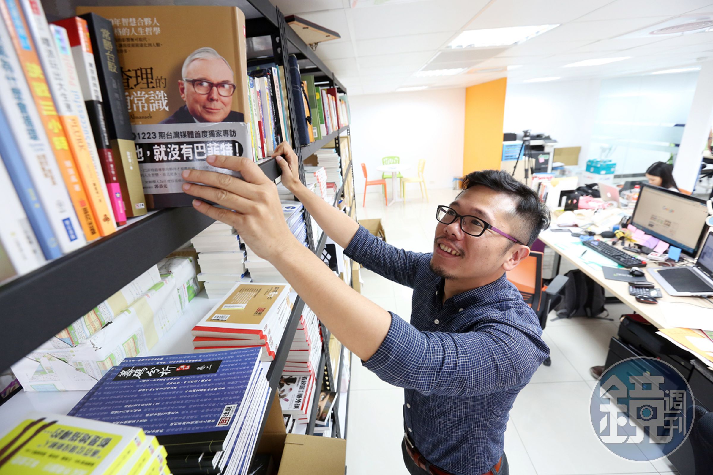 歐斯麥熱愛閱讀，以K書精神鑽研台股，達到年賺2成報酬率。