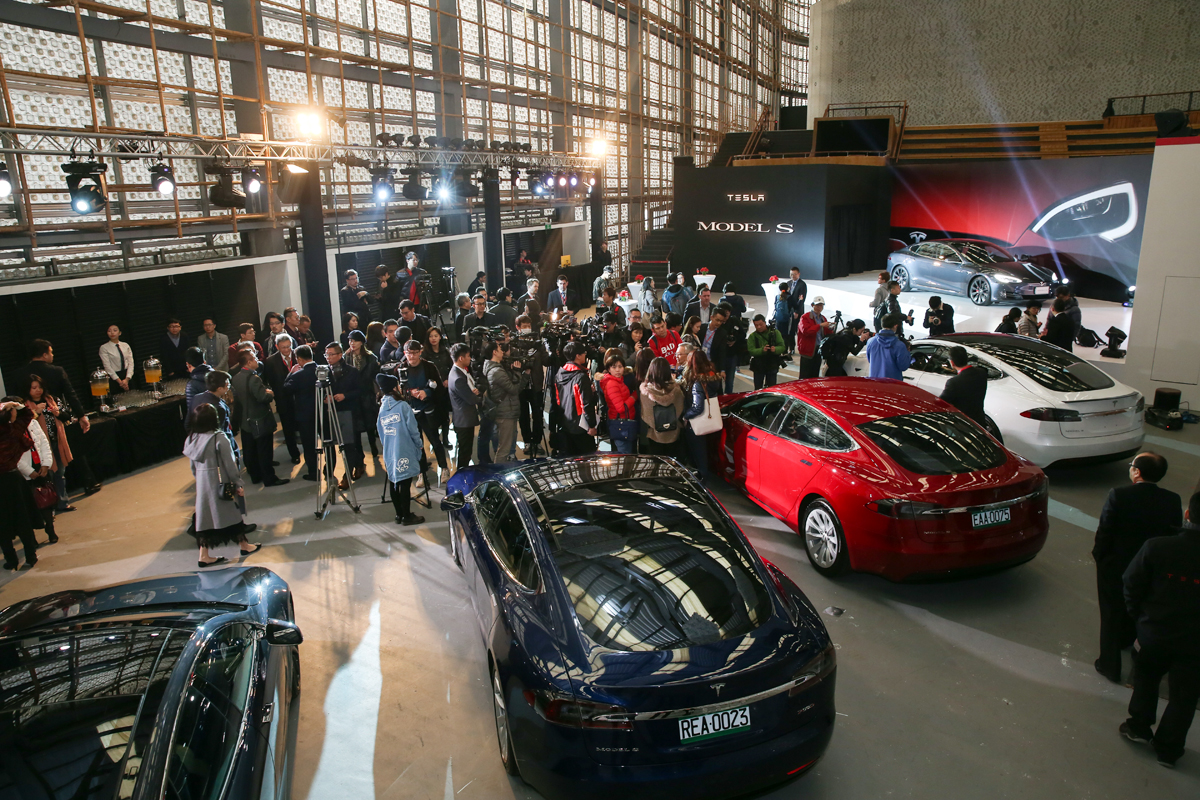 美國特斯拉已躍居汽車業市值龍頭，電動車概念股下半年不寂寞。