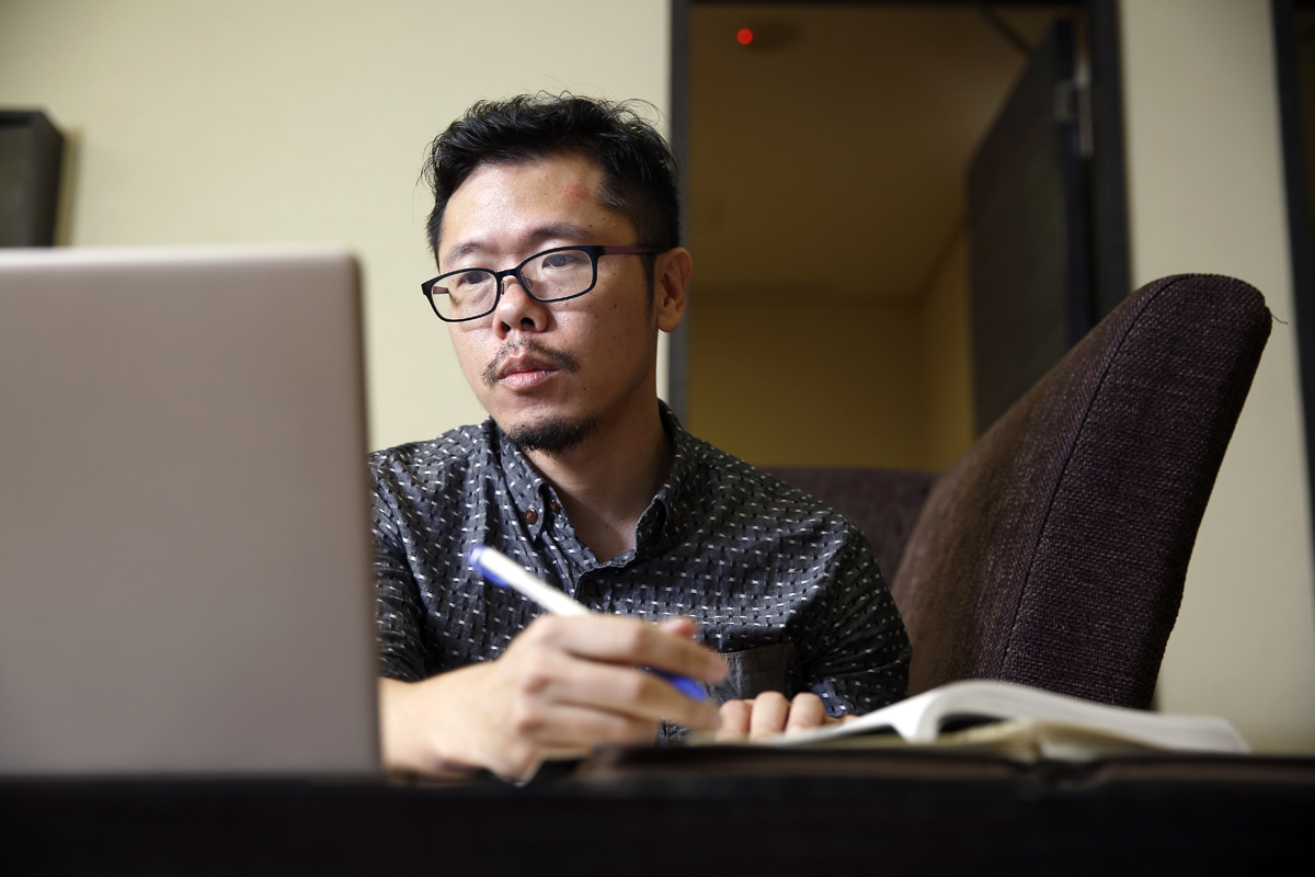 想在股海中賺到錢，歐斯麥以自身經驗說道，投資要勤做筆記。