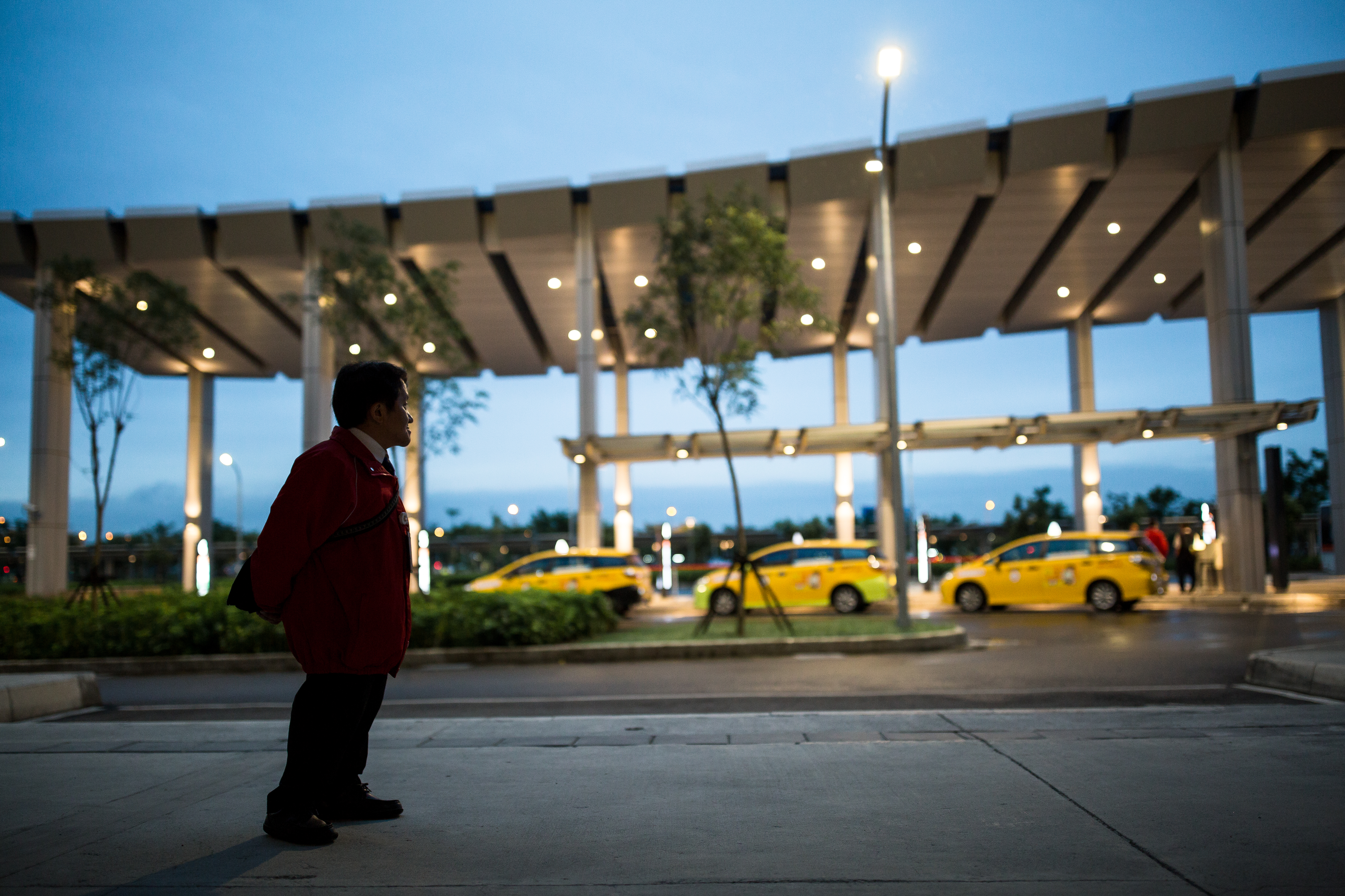 程健智並非一開始就能接受自己罹患先天成骨不全症，國中時期甚至拿刀割過手腕。