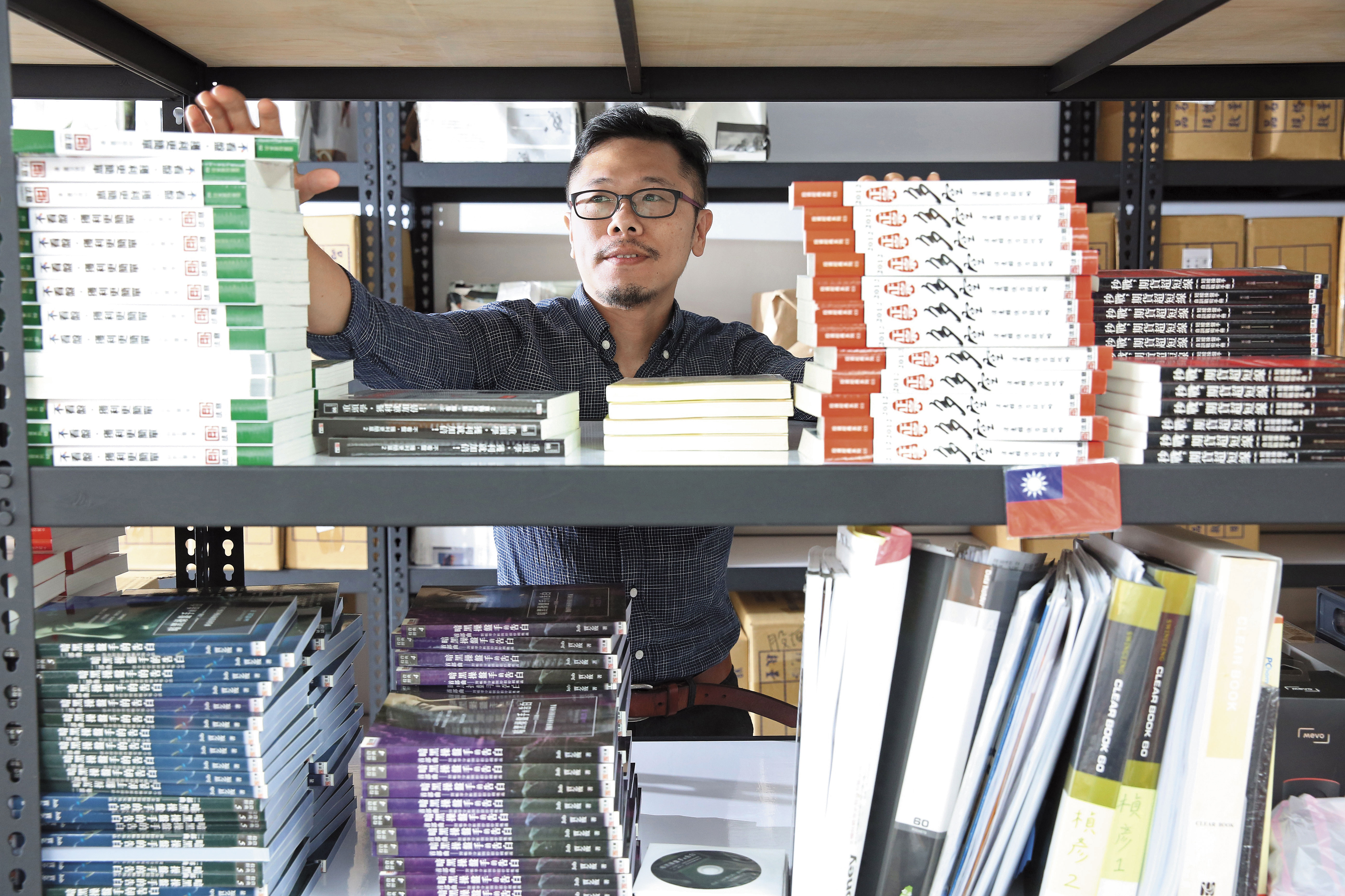 歐斯麥熱愛閱讀，以K書精神鑽研台股。