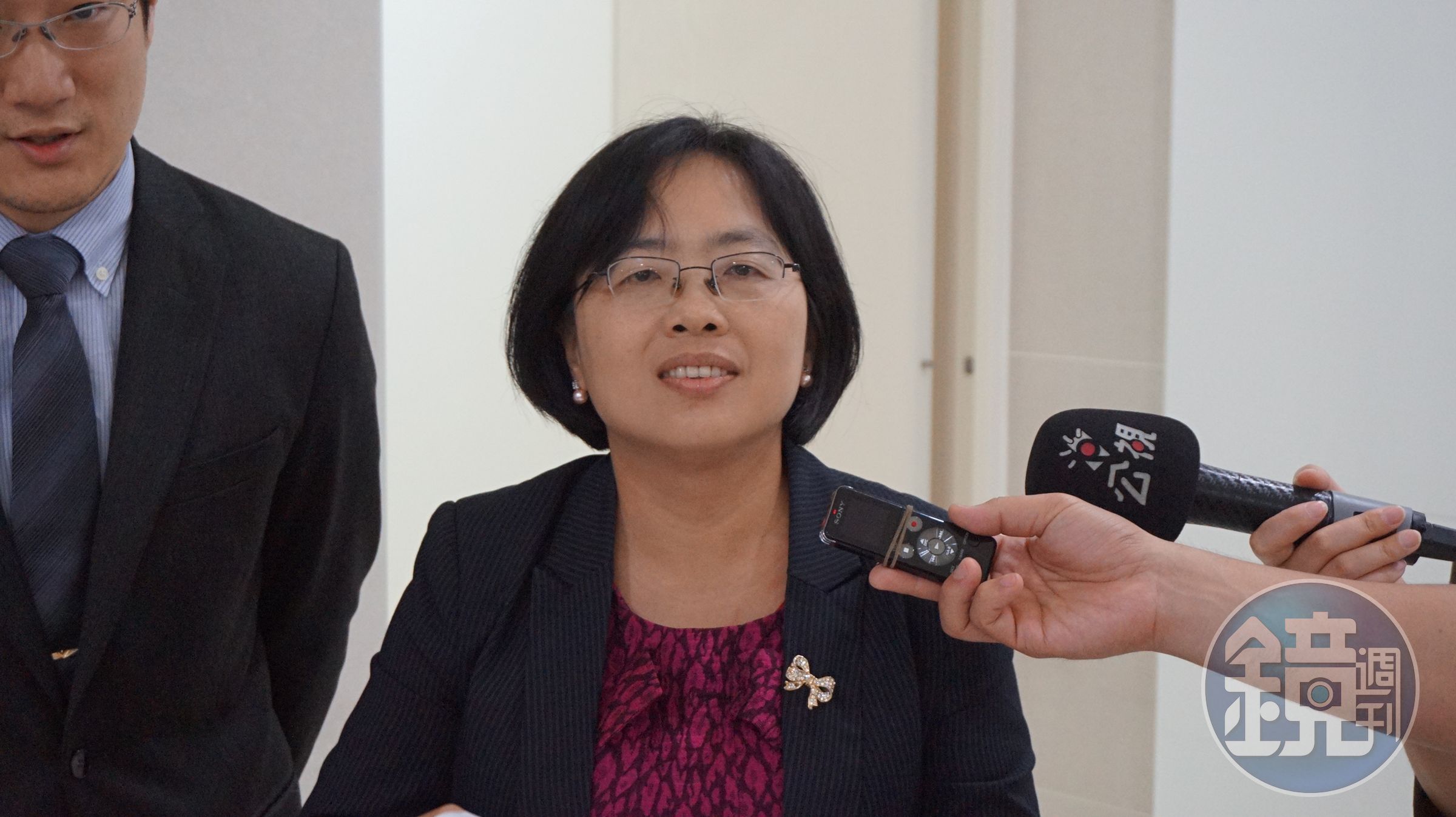 中正大學法學教授盧映潔在遭陳慈幸教授控告後，曾要求同校林明傑教授假造證據，親筆寫下不實內容手稿交給林明傑謄寫。