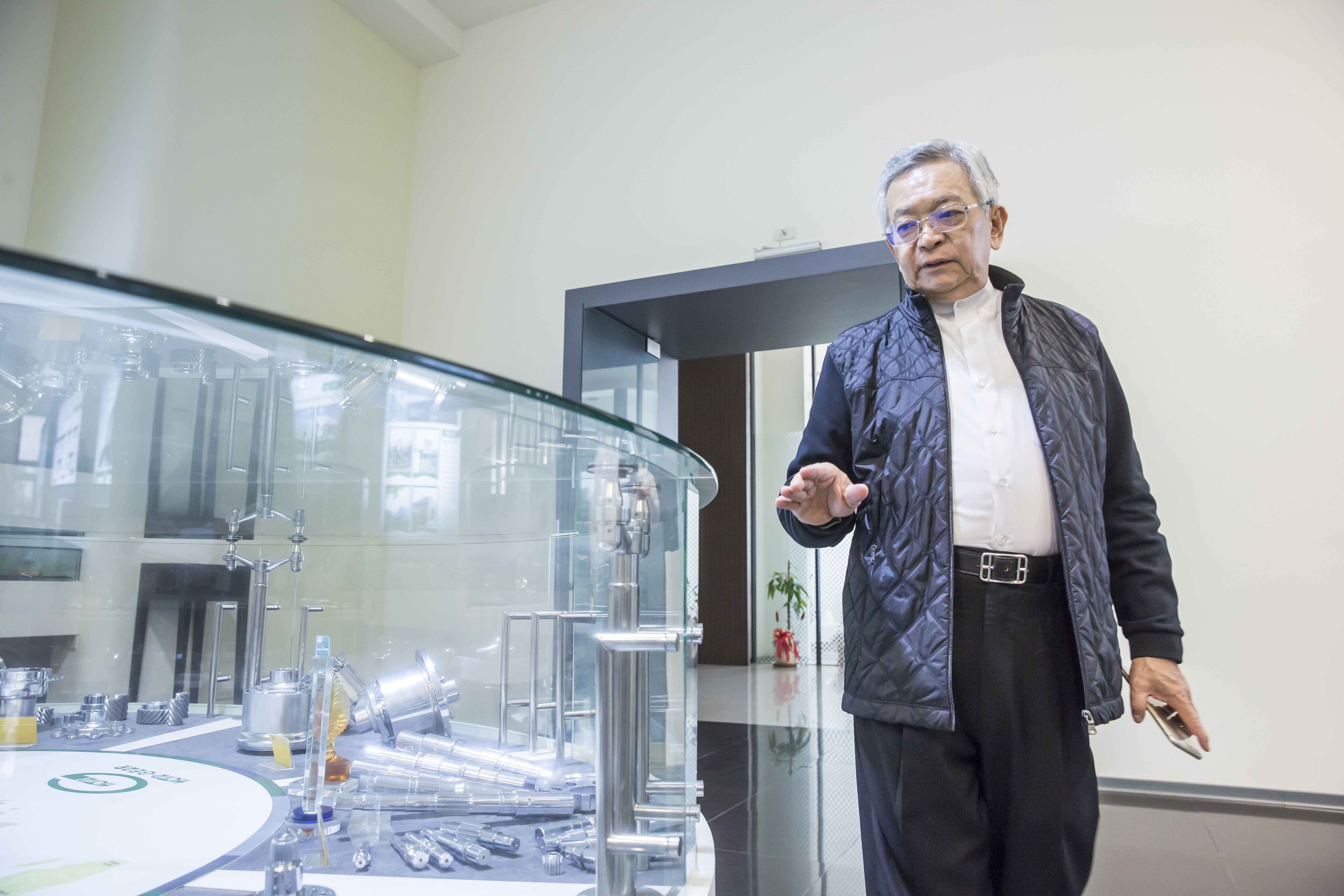 沈國榮說，常有客人拿著中國低價品來殺價，但他總能以和大高品質有保障，以及零回收風險說法，讓客戶埋單。