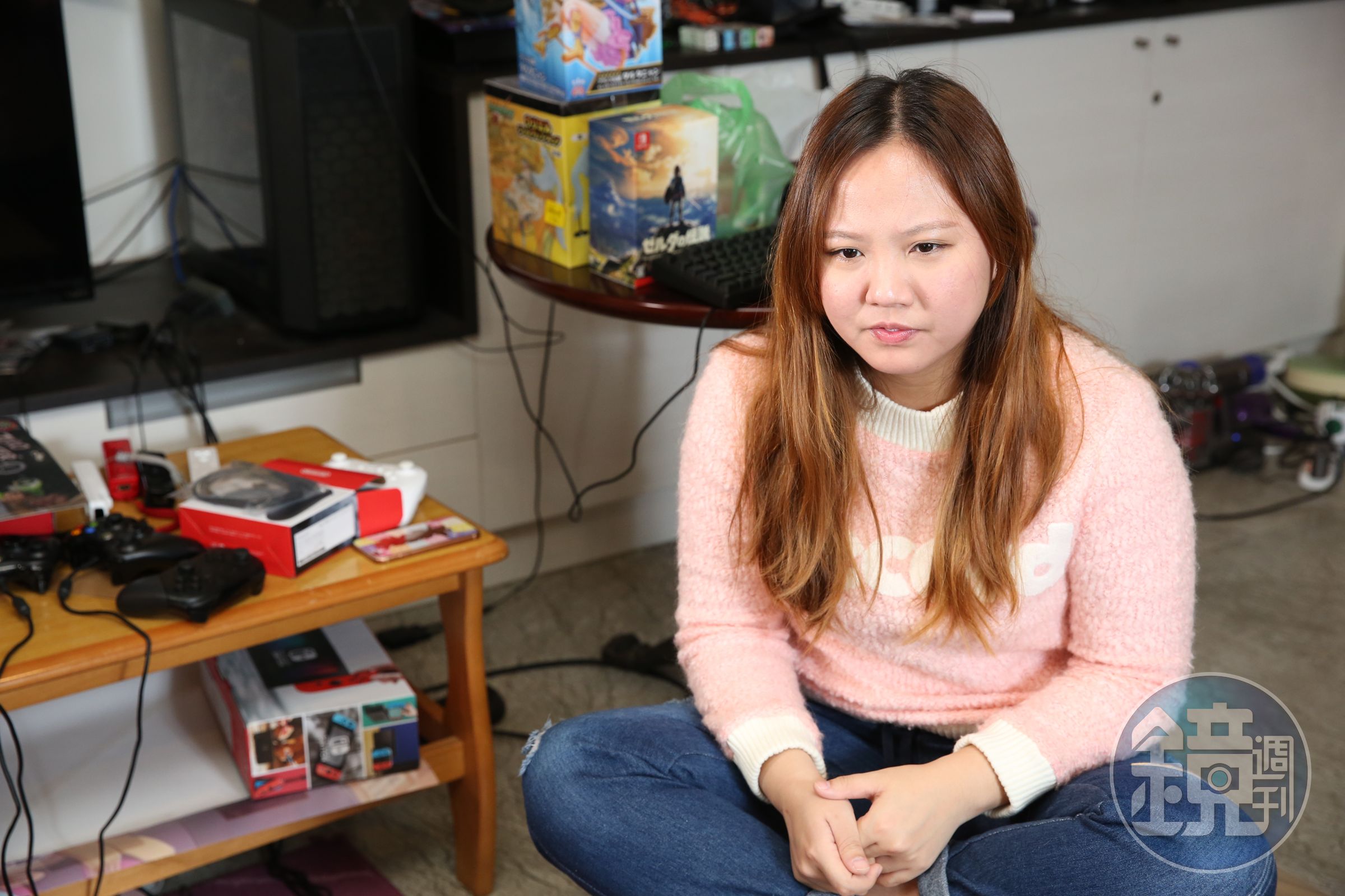 看著這麼多問卷：「一萬五千多份問卷。我還在想要怎麼把它們看完！」