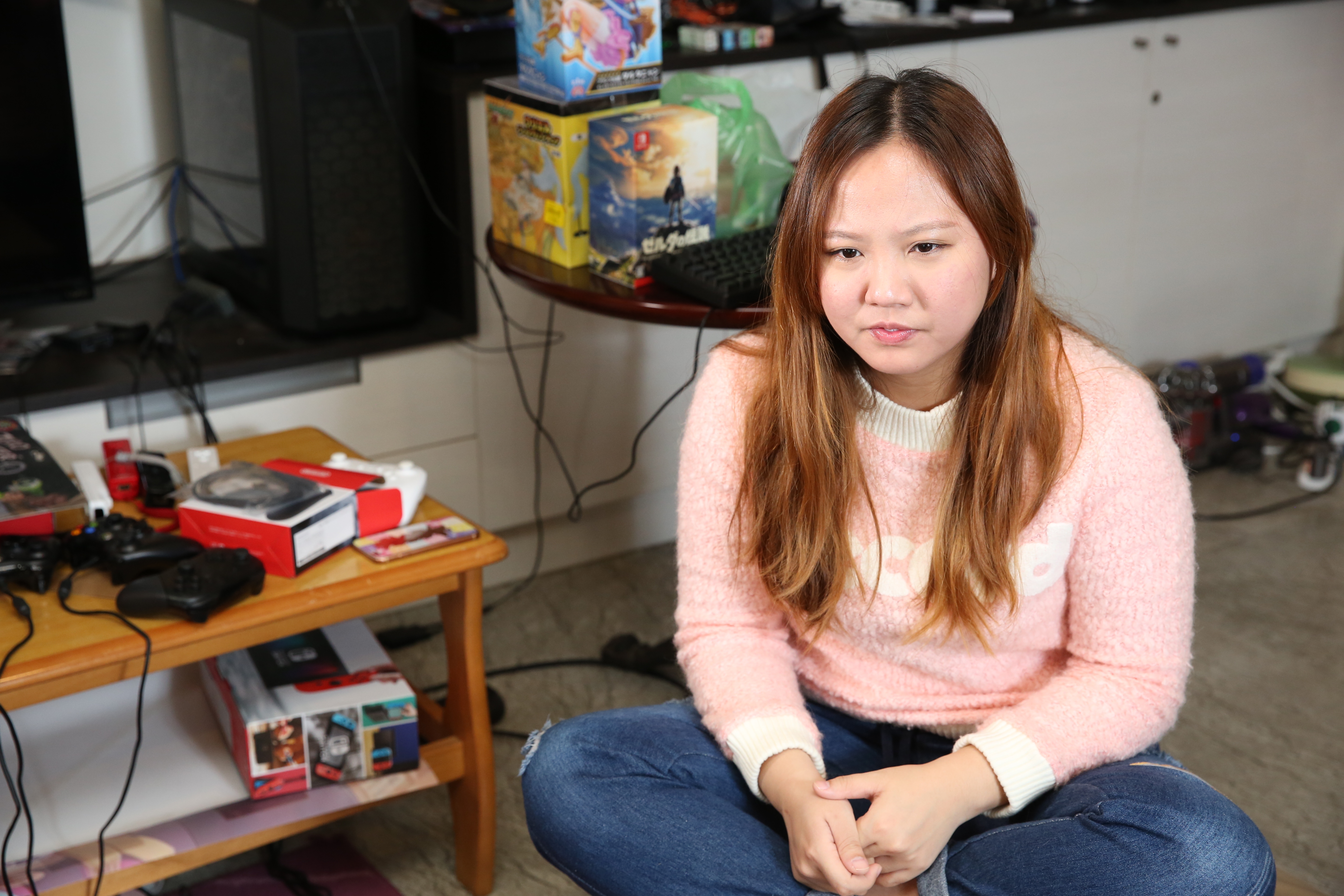 看著這麼多問卷：「一萬五千多份問卷。我還在想要怎麼把它們看完！」