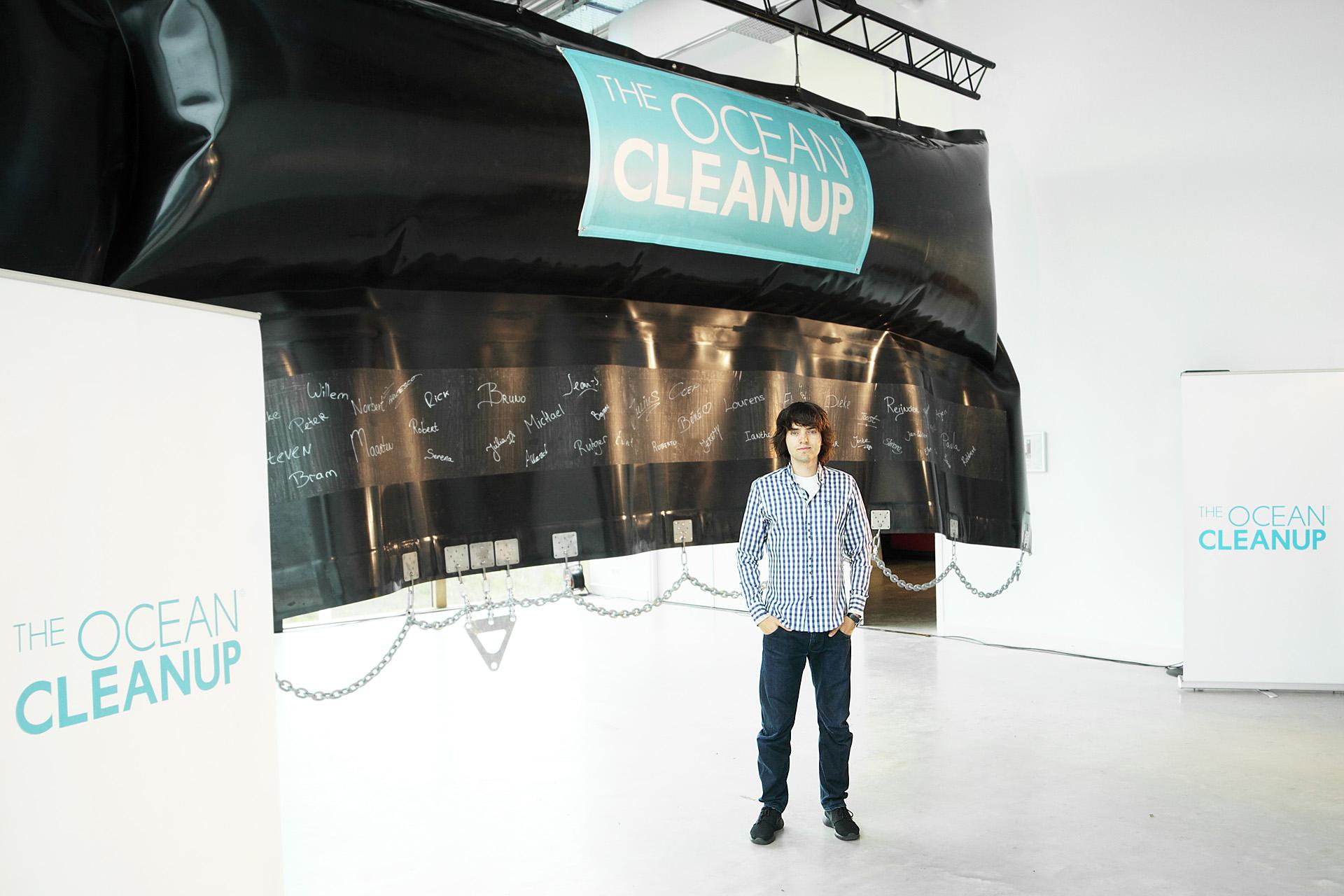 「清理海洋」創辦人史拉特（Boyan Slat）發展清理海洋塑膠垃圾技術，預計在2018年展開作業。（東方IC）