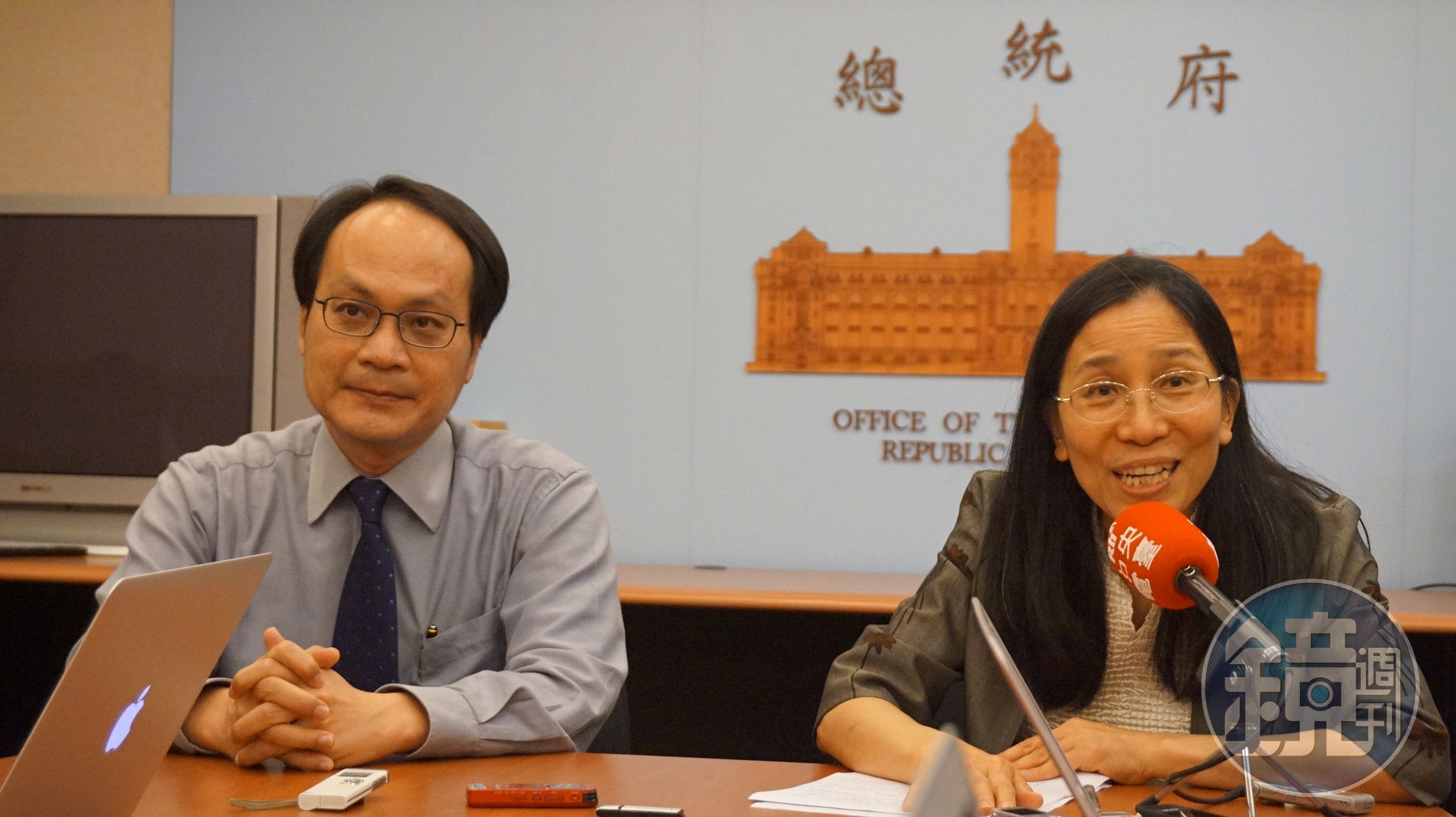 前大法官許玉秀(右)主持的司改國是會議第四分組，率先完成議程，但參審與陪審制均未過關。