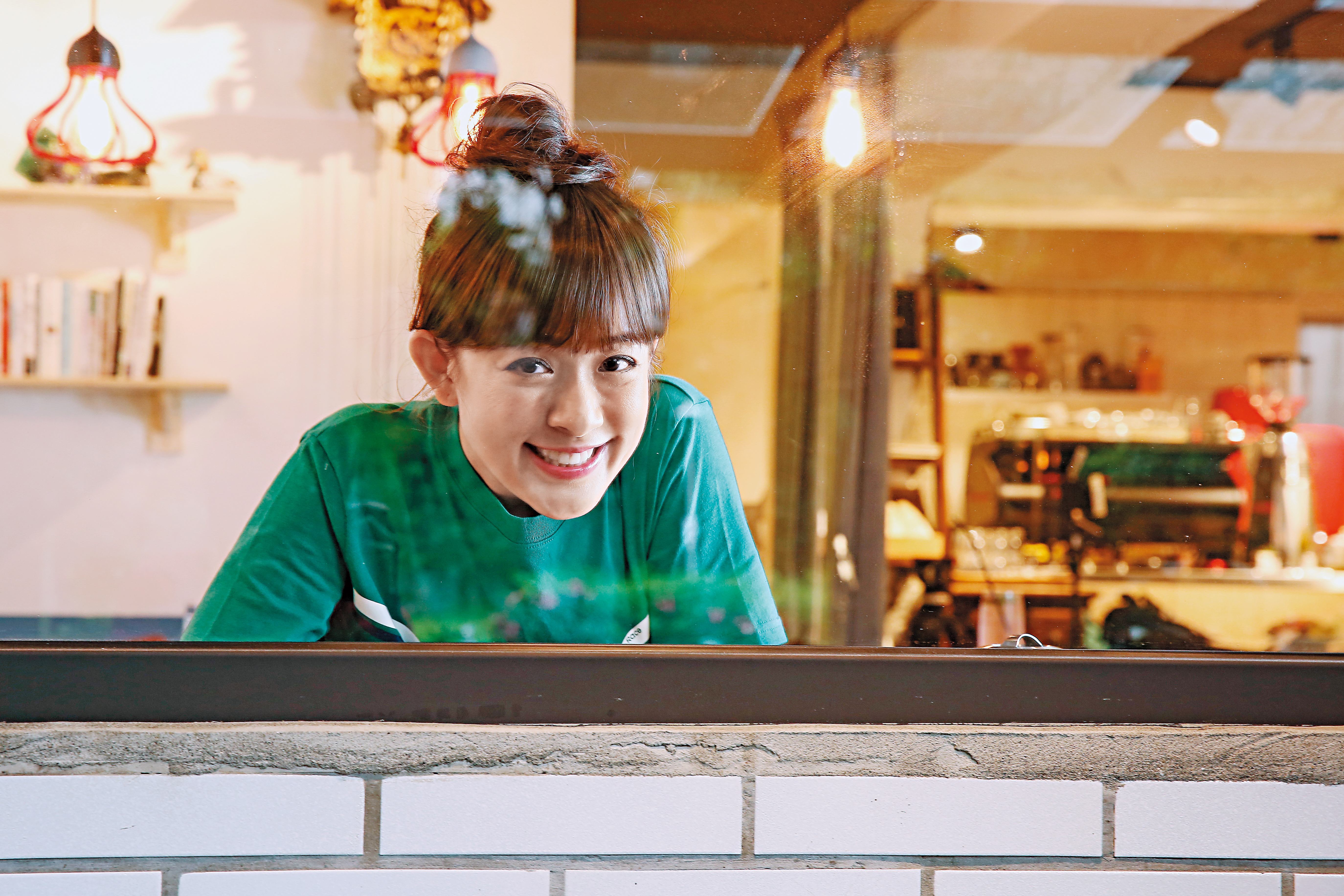 林彥君擁有一張娃娃臉，靠《食尚玩家》受到眾人關注，傻大姐形象虜獲許多粉絲的心。