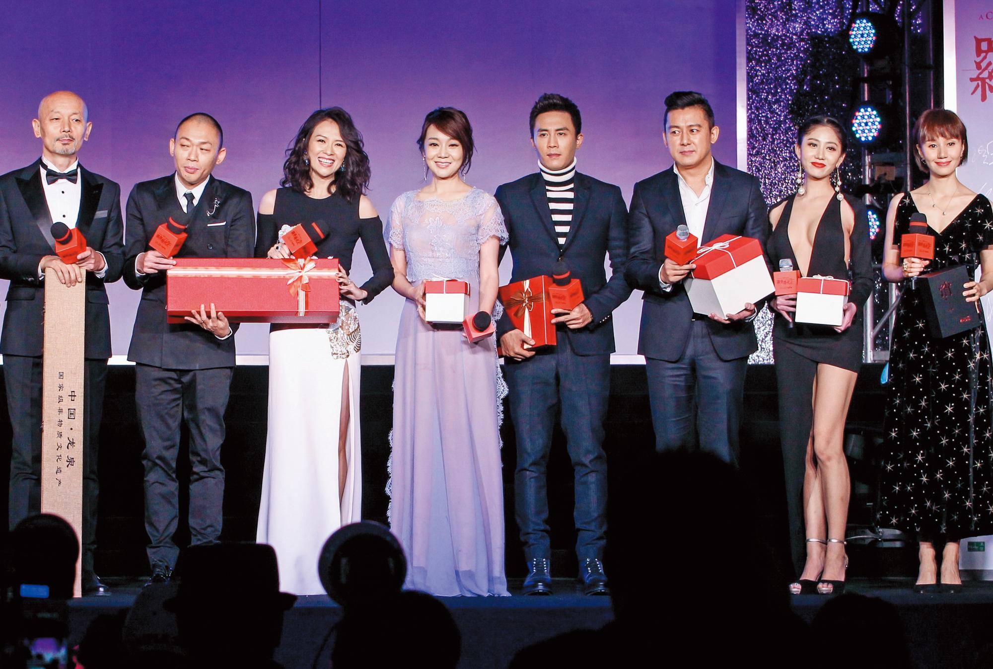 葛優(左起)、章子怡、閆妮等知名演員等都樂於和程耳(左二)合作,原因無他,好劇本是主因。