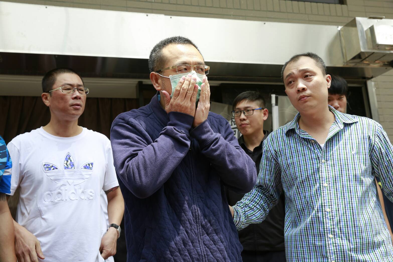 豬哥亮大兒子謝順福現身受訪,表示謝金燕來探望時,豬哥亮的病情一度好轉。
