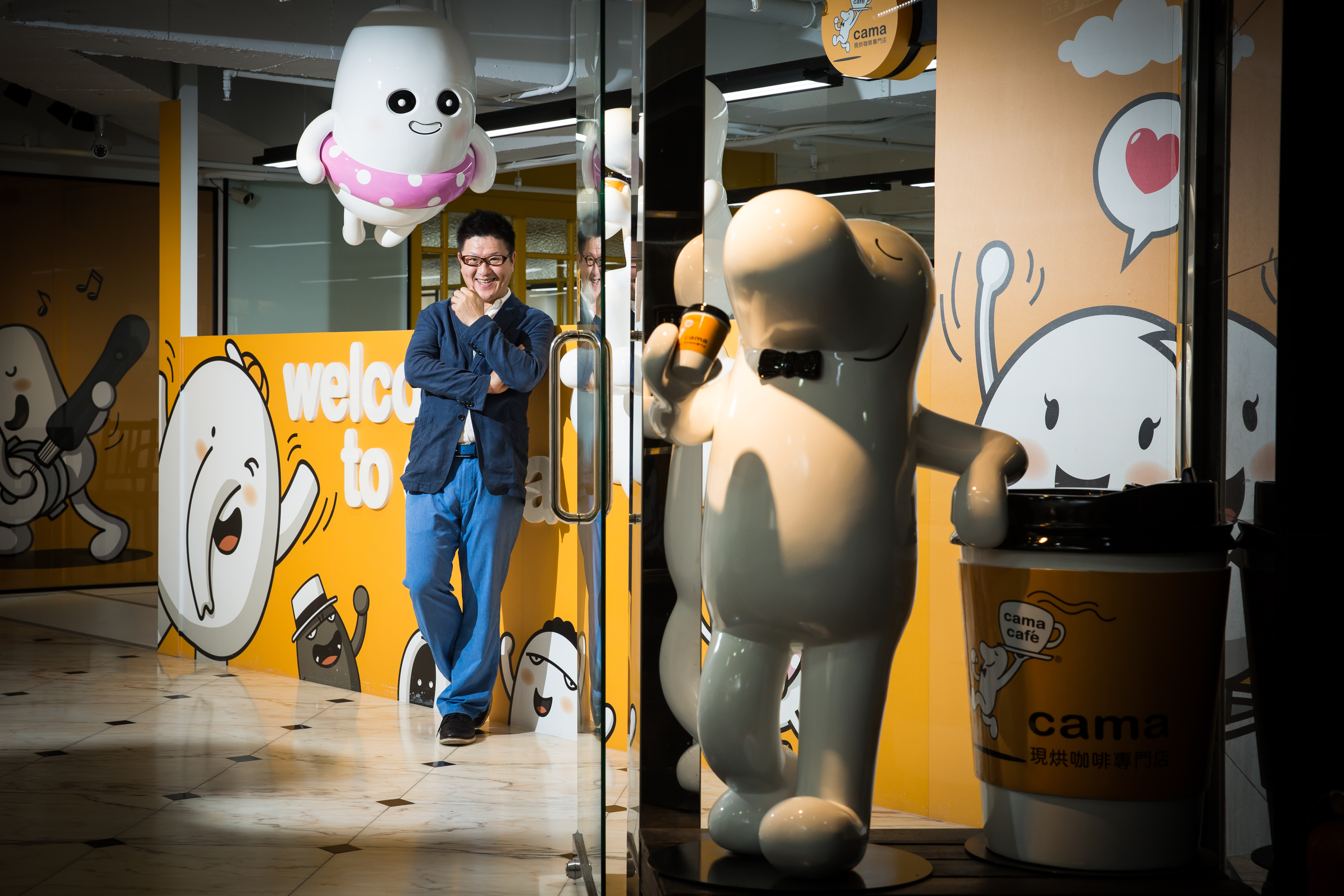 在廣告圈打滾20年的cama café創辦人何炳霖，歷經3次創業，終能在自己的土地踏實耕耘。