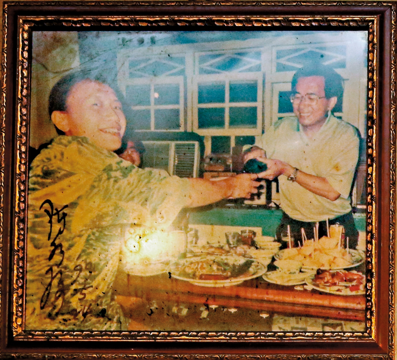 時任台北市長的阿扁多次來店裡吃飯，還曾為老闆阿華倒酒。