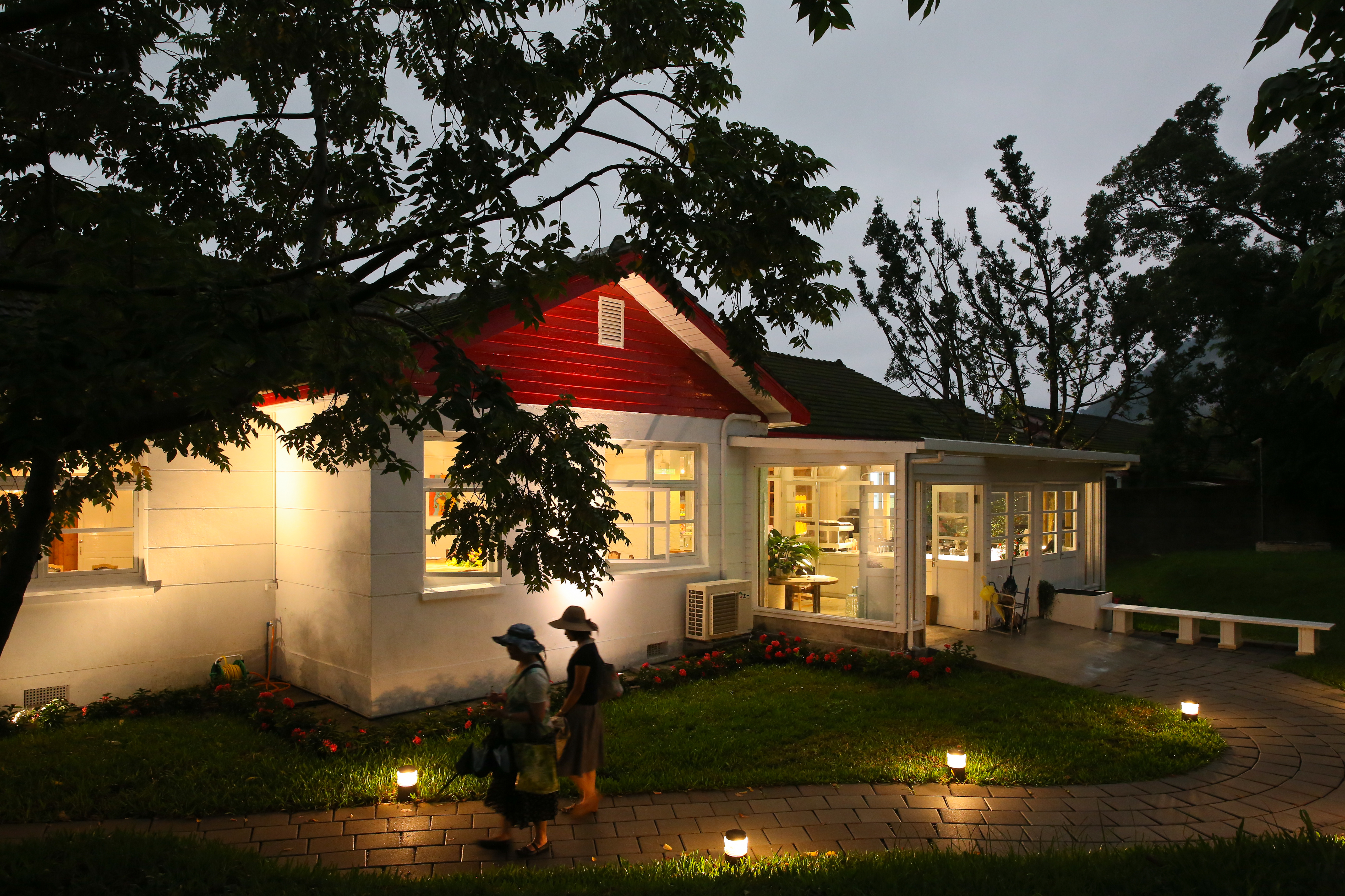 陽明山美軍宿舍吸引知名烘焙坊「亞尼克菓子工房」進駐賣蛋糕。