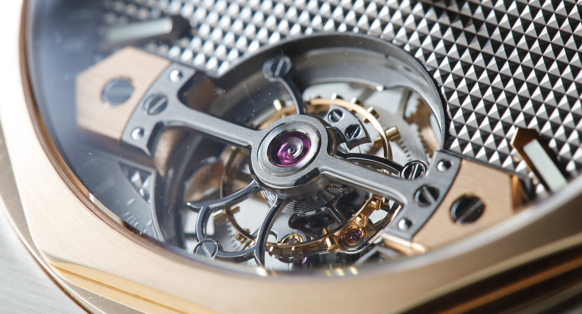 【現場直擊】 半金醍醐味--GP Laureato陀飛輪腕錶