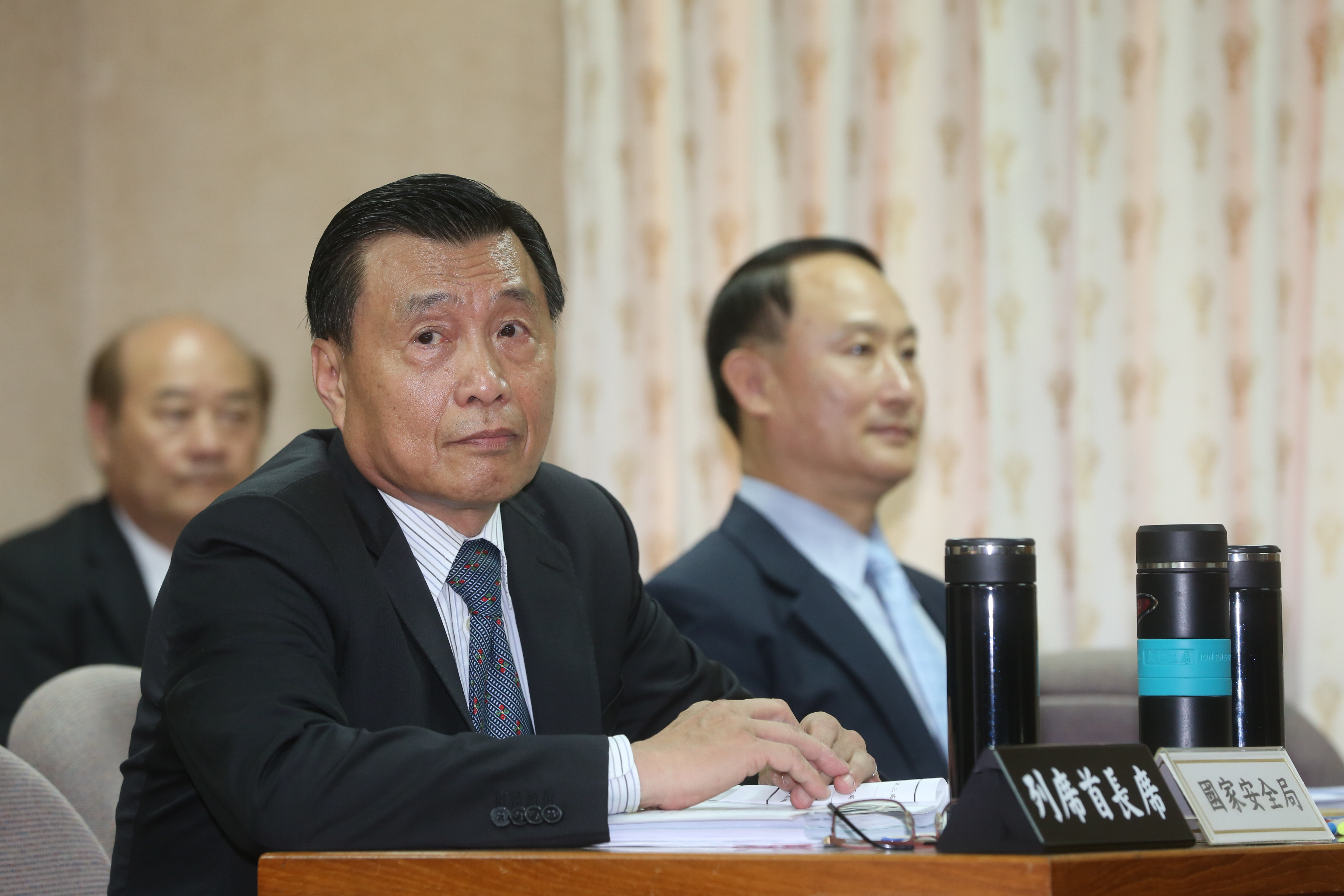 現任國安局長彭勝竹（左）如何處理局本部占用民地案，備受關注。