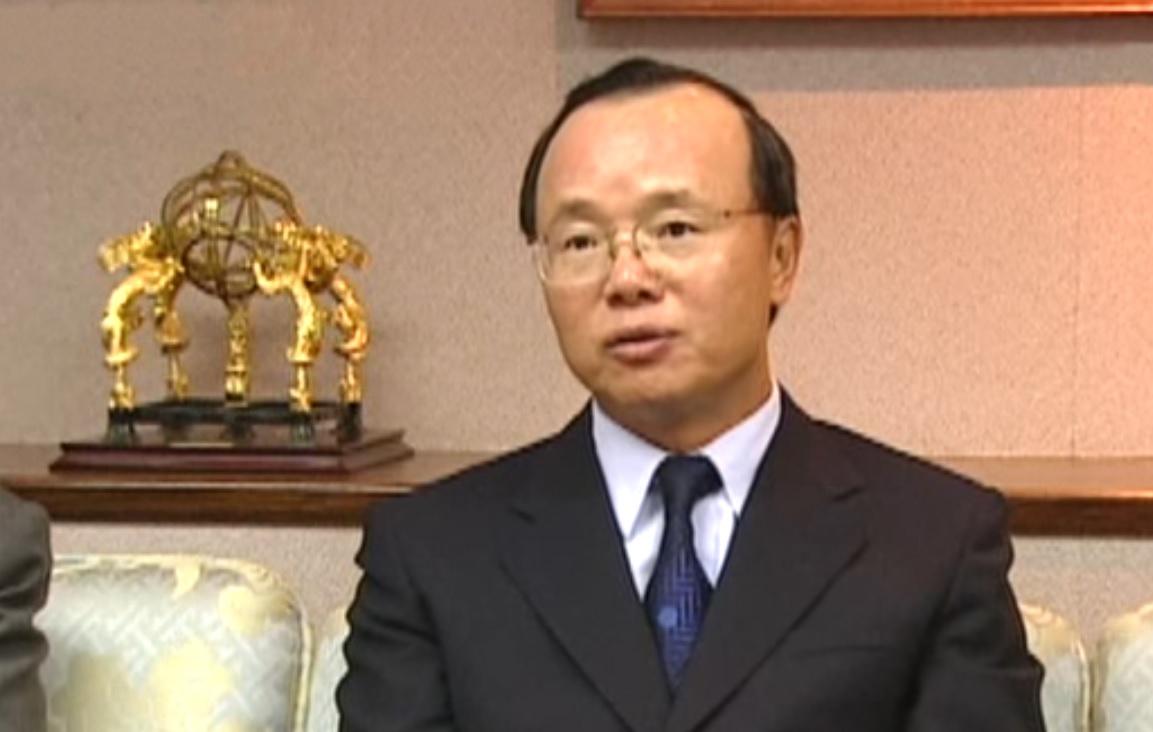 曾任國安局長的律師許惠祐,將協助張華昌追討遭國安局占用的祖產土地。(翻攝自Youtube)