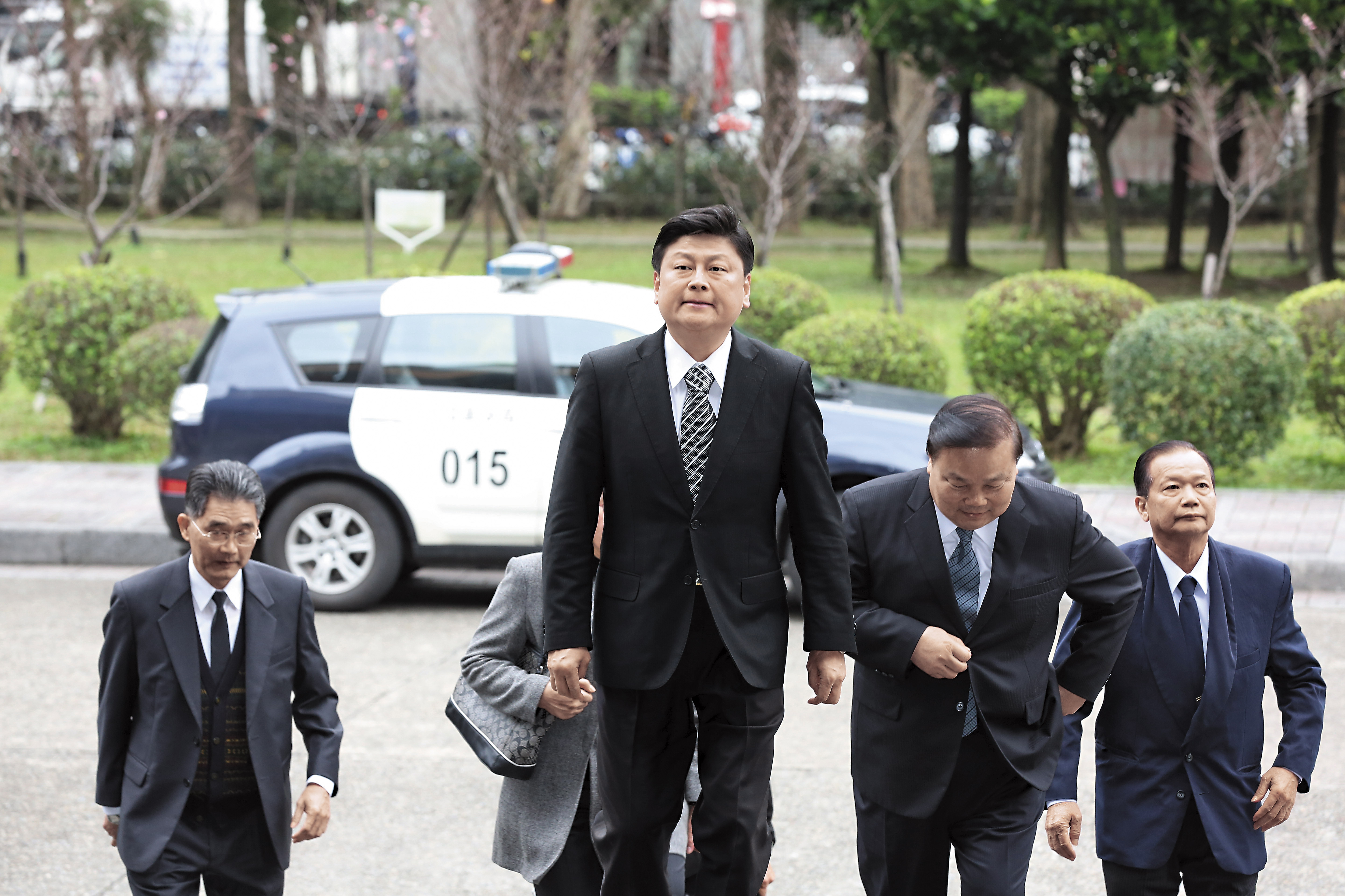 花蓮縣長傅崐萁號稱掌握6,000張黨員票，可影響國民黨主席選舉的結果。