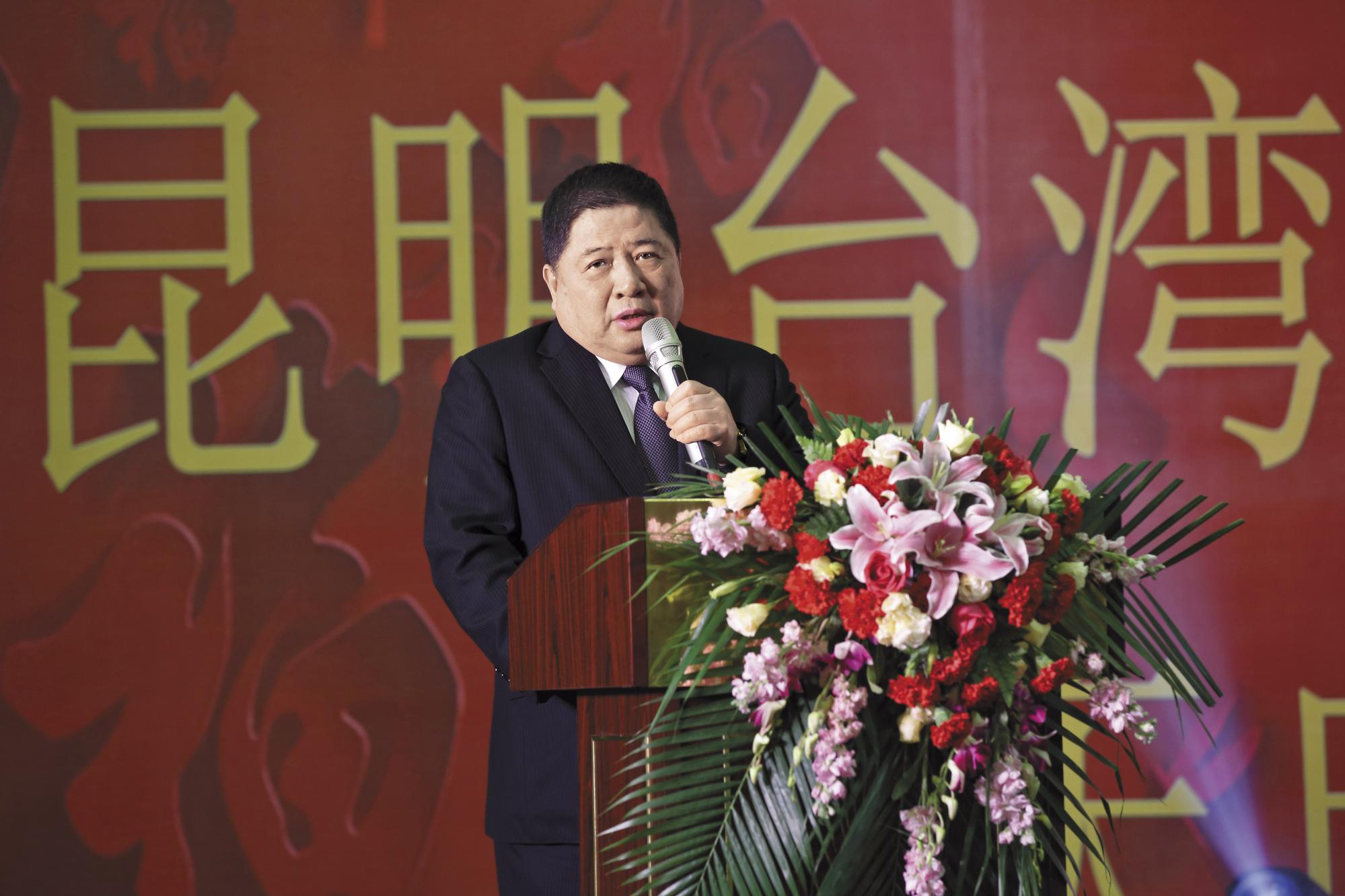 台企聯在官方默許下，在大陸各省替洪舉辦一場又一場的造勢大會。