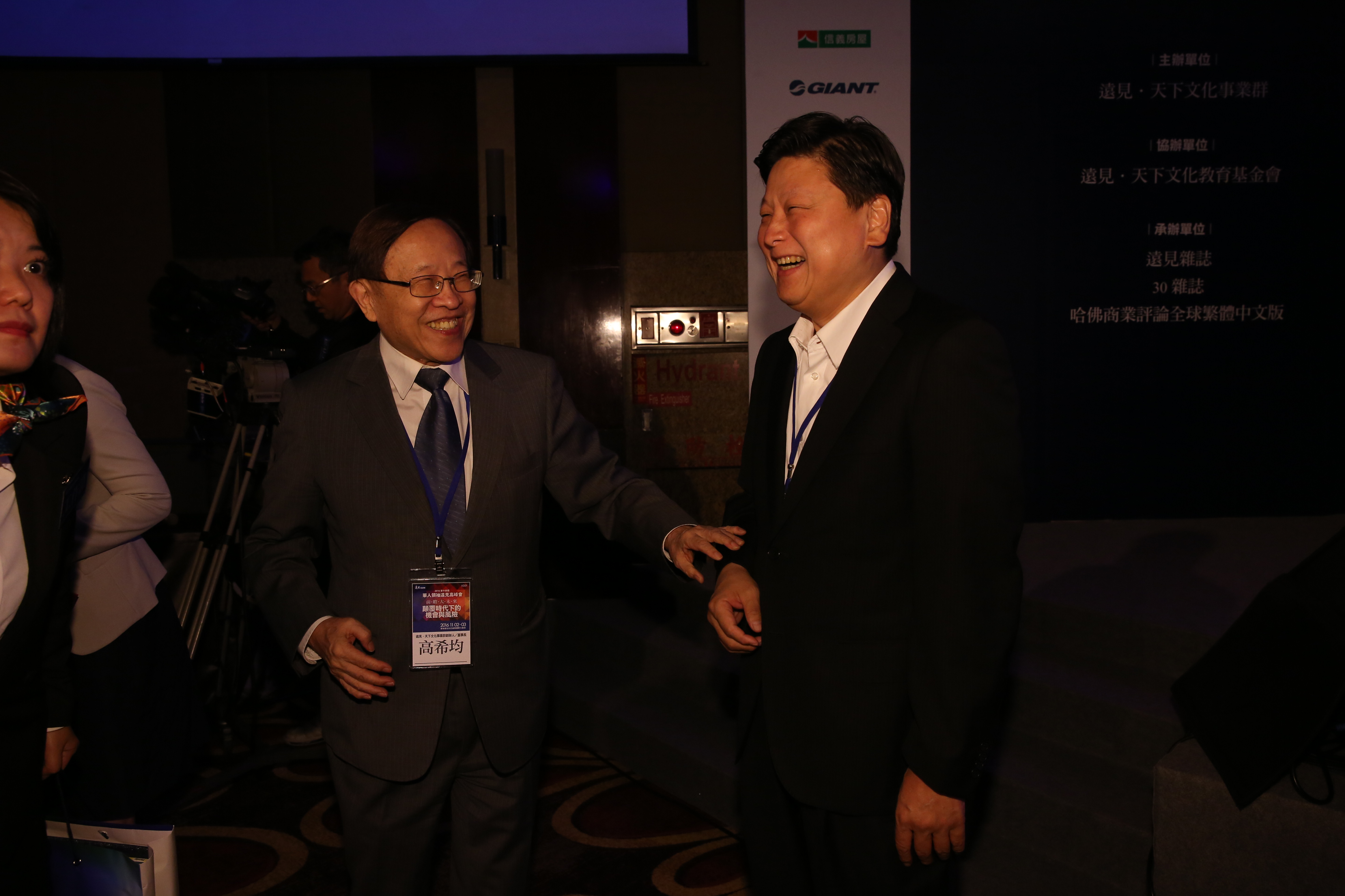 傅崐萁（右）頻頻展現角逐首都市長的企圖。