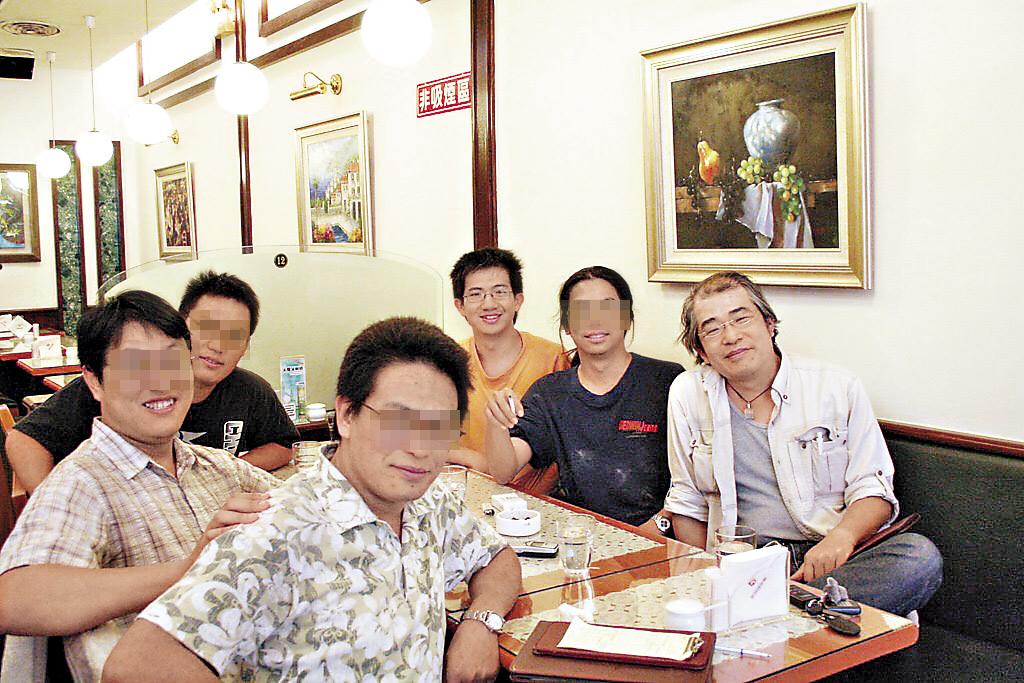 冷尚書(右)擔任學運社團督導,每週到台北與工運、學運幹部開督導會議,桃產總前祕書長姚光祖(後排右3)也在其中。