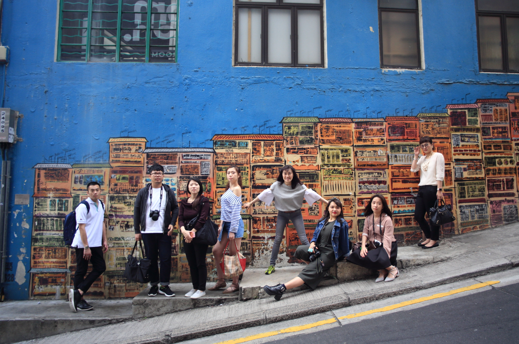 香港中環的嘉咸街壁畫，是許多人去香港玩最喜歡拍照打卡的景點。