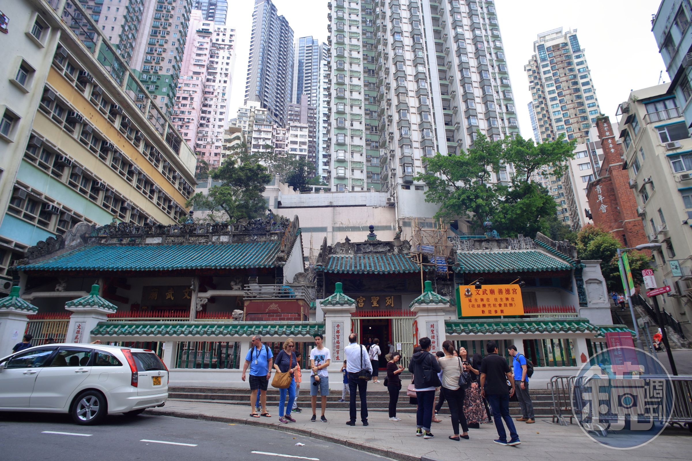 中環文武廟對面公園旁的水坑口街，是香港歷史最悠久的一條街。