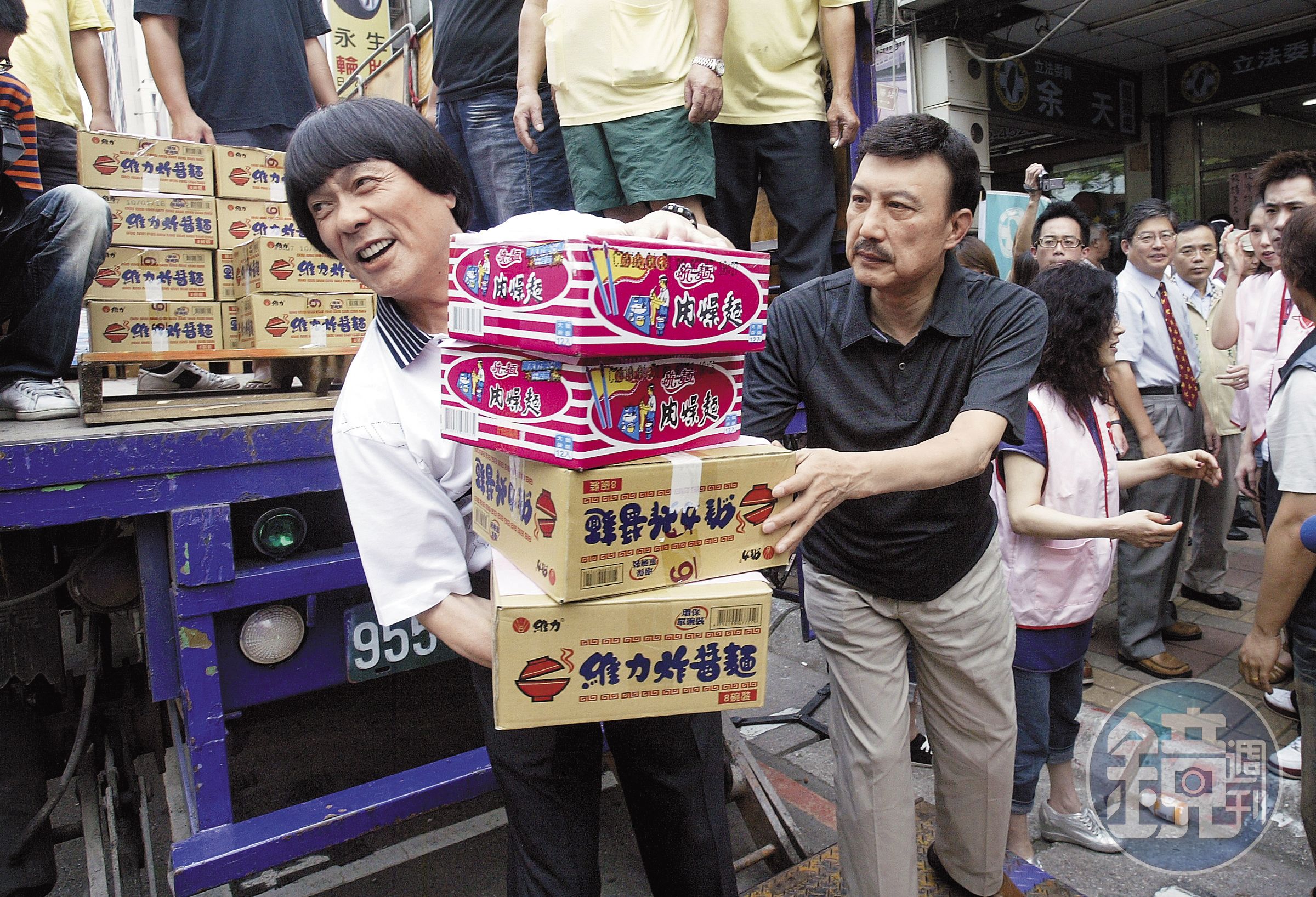 豬哥亮病逝前，余天曾傳簡訊給他，希望可以前往探望，但是豬哥亮未回。（聯合知識庫）