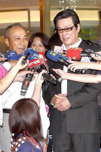 豬哥亮視楊登魁是他的再造恩人,還曾退還片酬表達感念之情。(新浪)