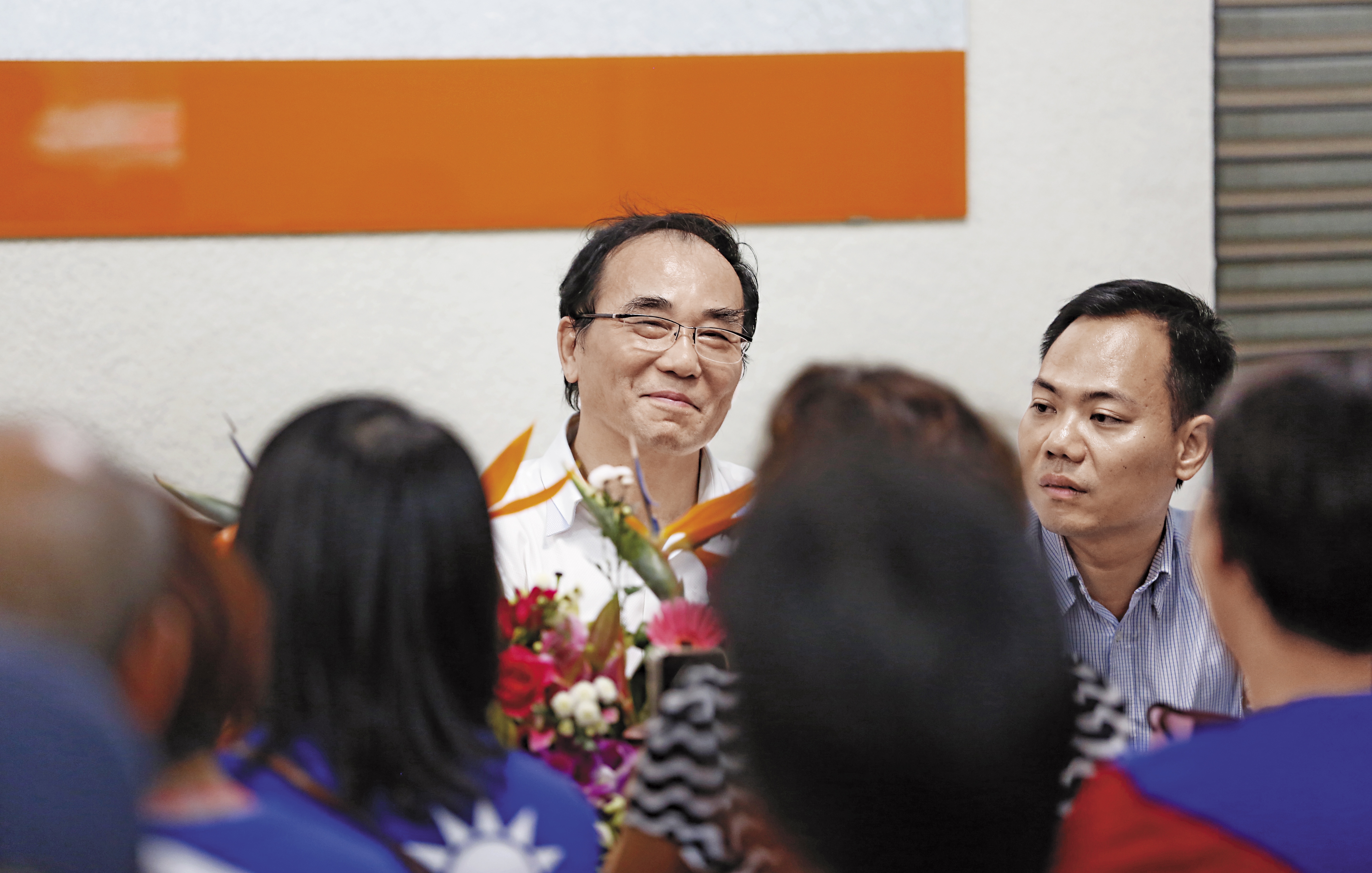 蔡豪迅速崛起,作風強勢且不按牌理出牌,吸引盟友的同時,也帶來敵人。