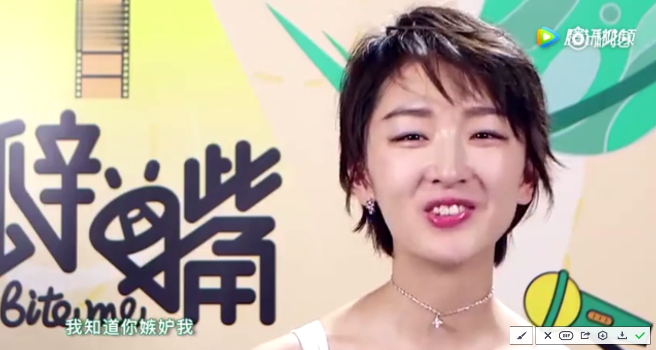 周冬雨親自回答粉絲提的「惡評」，機智反應一流。（截圖）