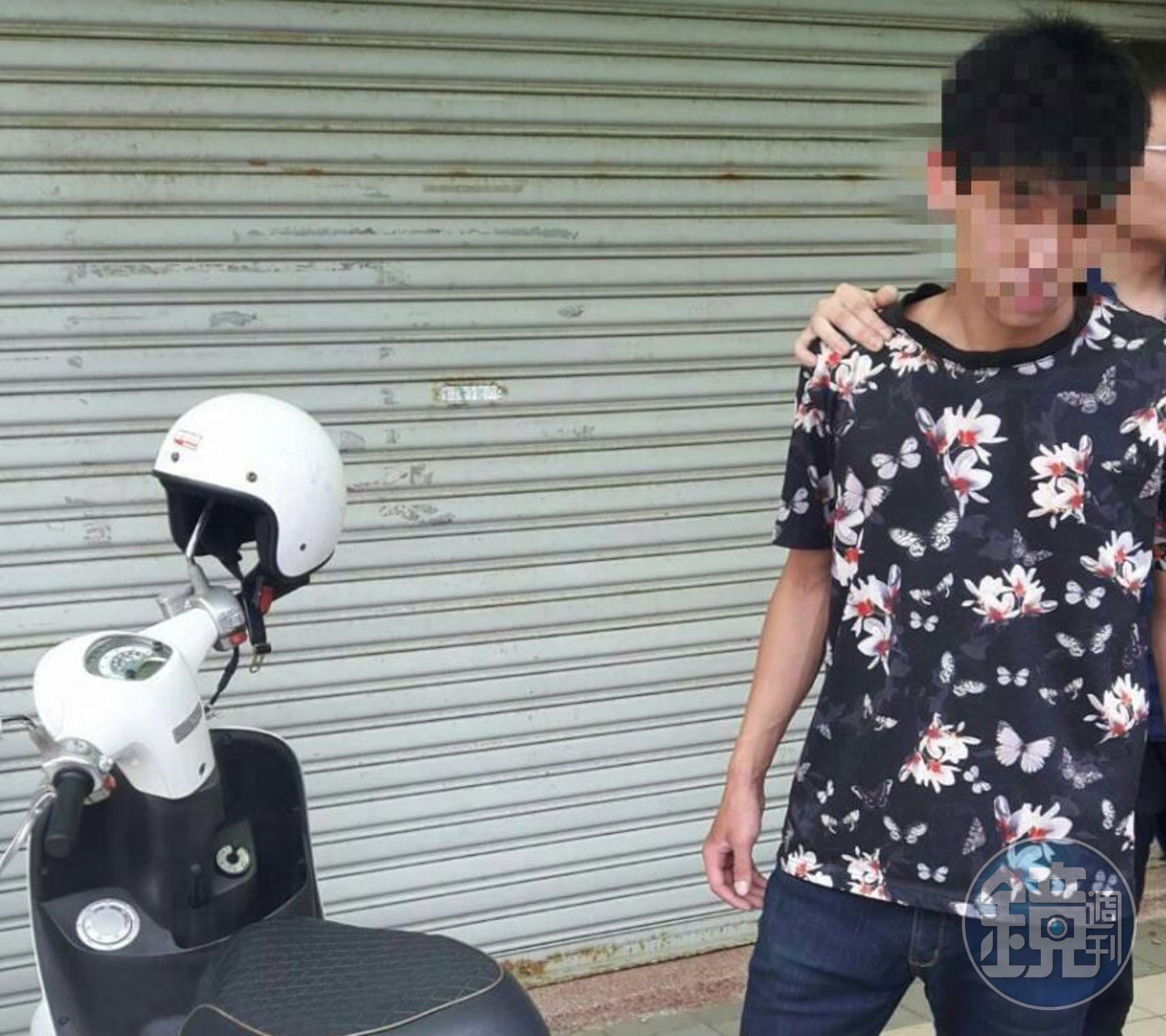 張姓車手不知黃雀在後，得手後在偏僻巷道數錢時被圍捕。