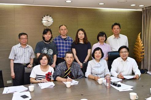 今天下午內政部邀請大埔案相關當事人與社團一起協商，並簽下和解書草案，確定將原地重建。（內政部提供）